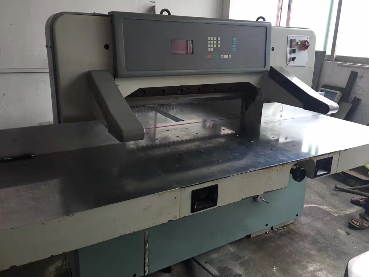 上海申威达裁纸机