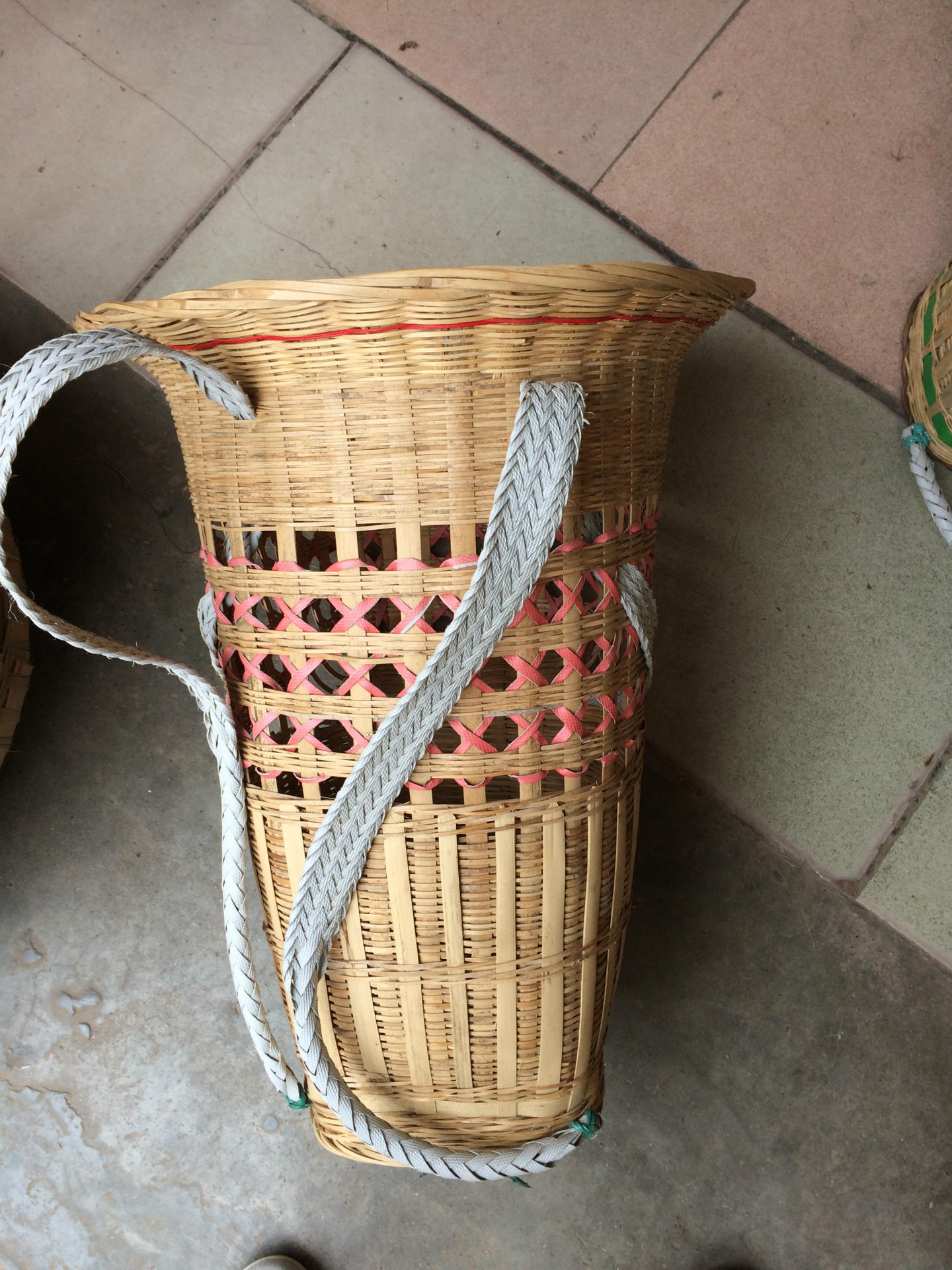 竹编背篓宝宝背兜婴儿背椅 收纳搬运筐 竹编工艺品批发