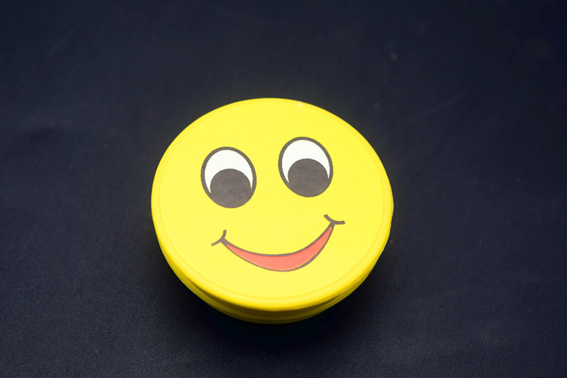 热销卡装大黄色笑脸圆形磁铁磁扣白板磁钉磁粒文具办公礼品批发