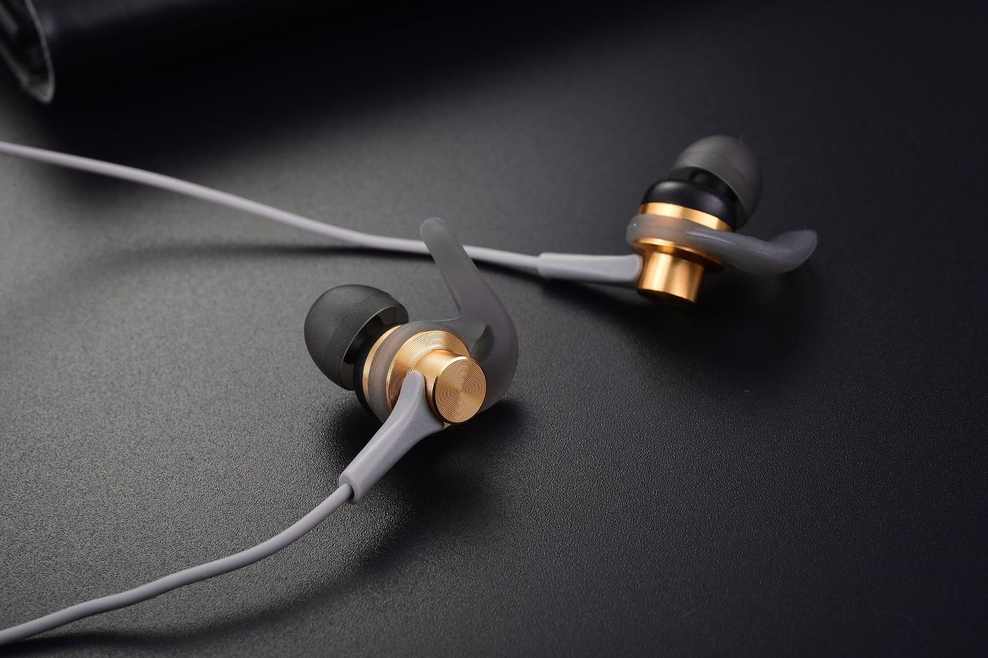 qkz eq1牛角耳机 鲨鱼鳍金属入耳手机耳机 运动重低音耳机耳塞