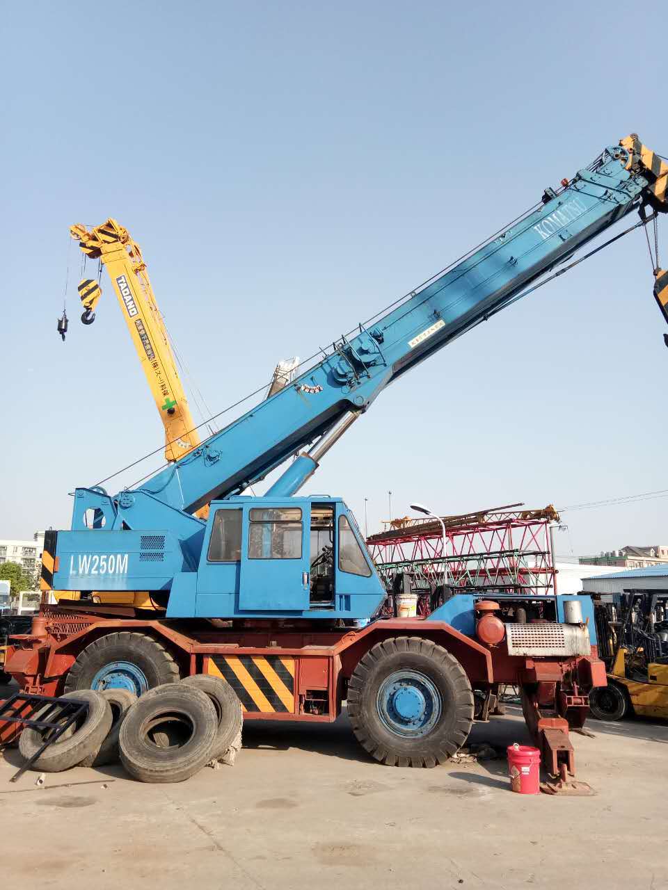小松lw250m起重机-进口小松25吨二手越野吊