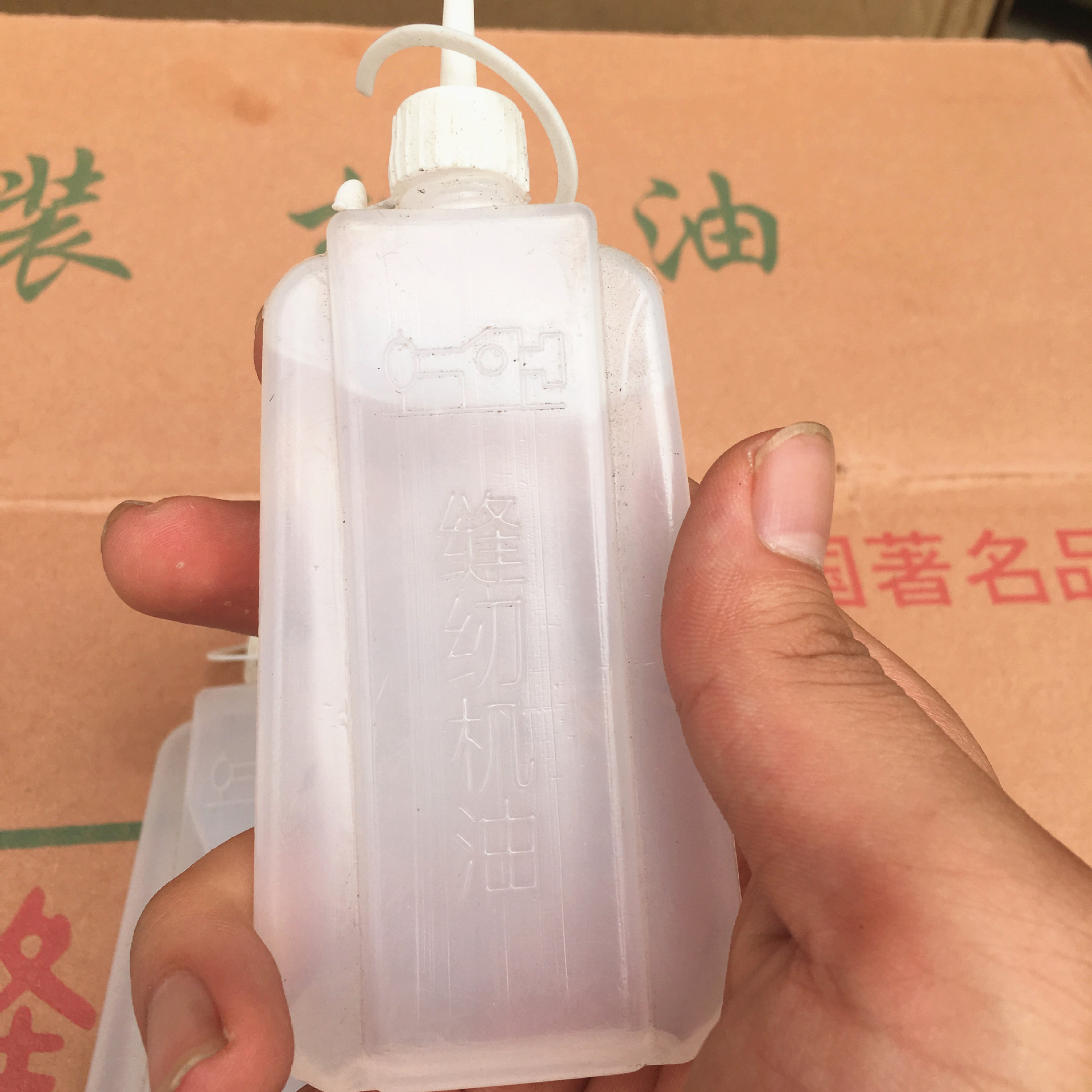 216瓶装缝纫机油 针车油 白油 机械润滑油 40g/瓶 厂家直销