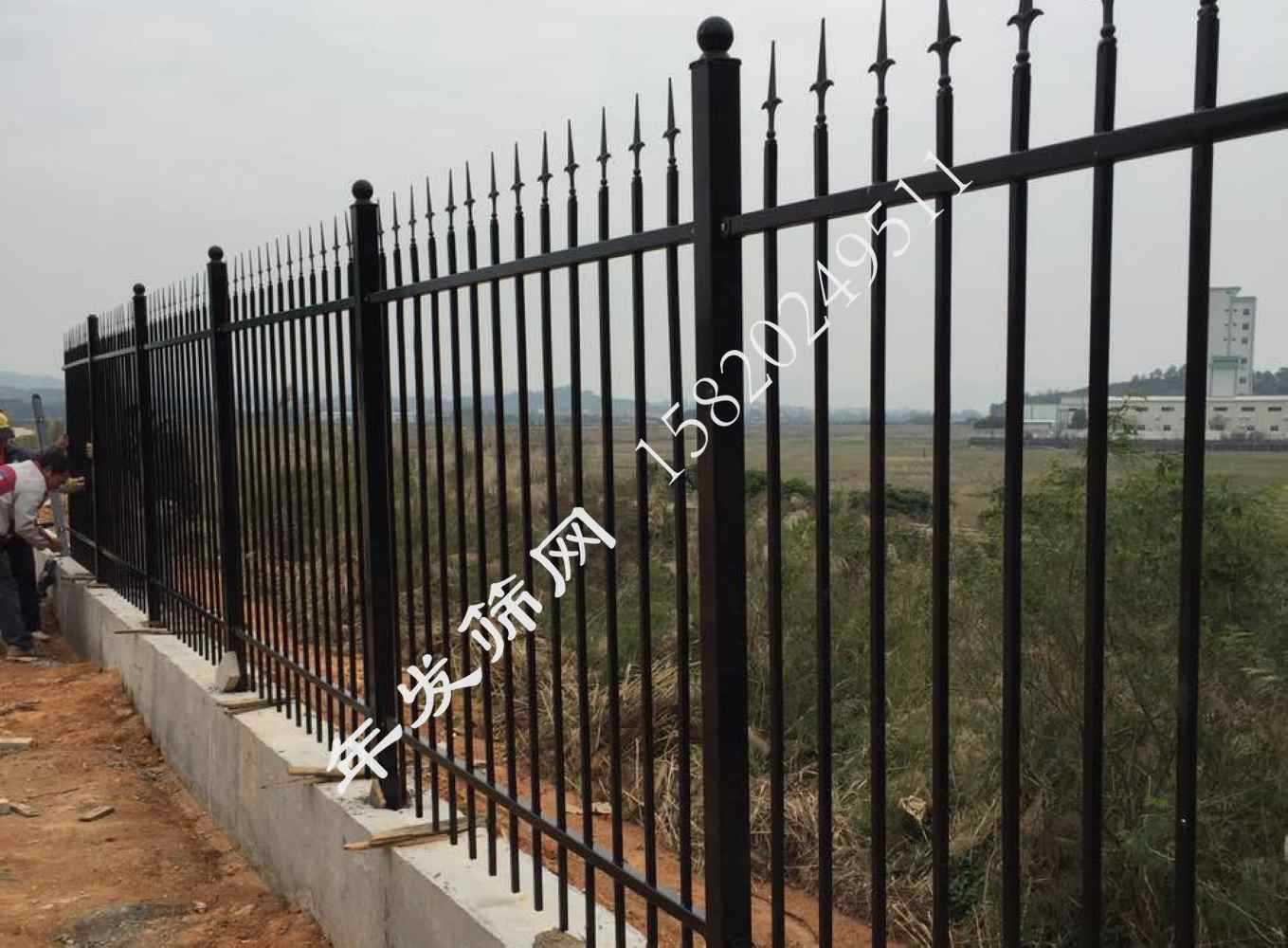 铁艺花园式围栏带枪头插接黑色烤漆光滑护栏