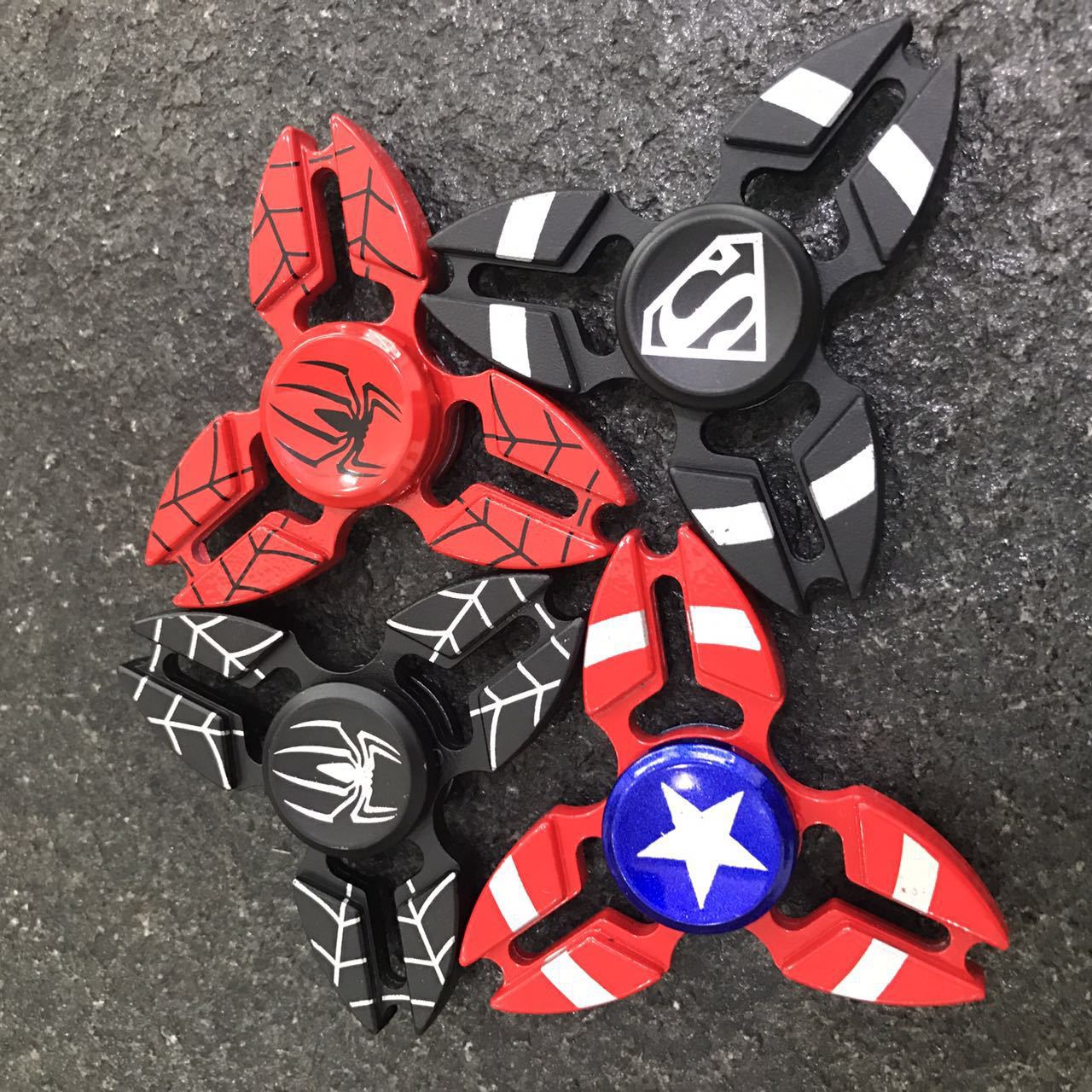 爆款厂家直销锌合金三角指尖陀螺 蜘蛛侠美国队长 三脚蟹减压陀螺