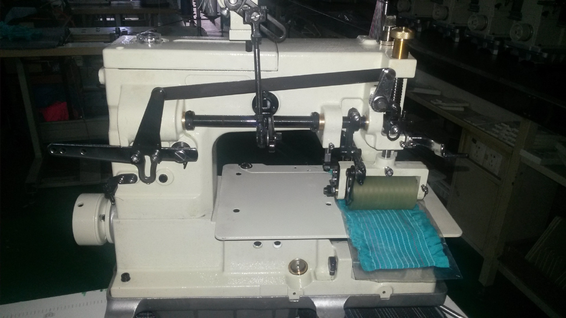 vc008窗帘贴条机 银剑款裤腰机裤头车拉腰机校服运动服4针8针12针