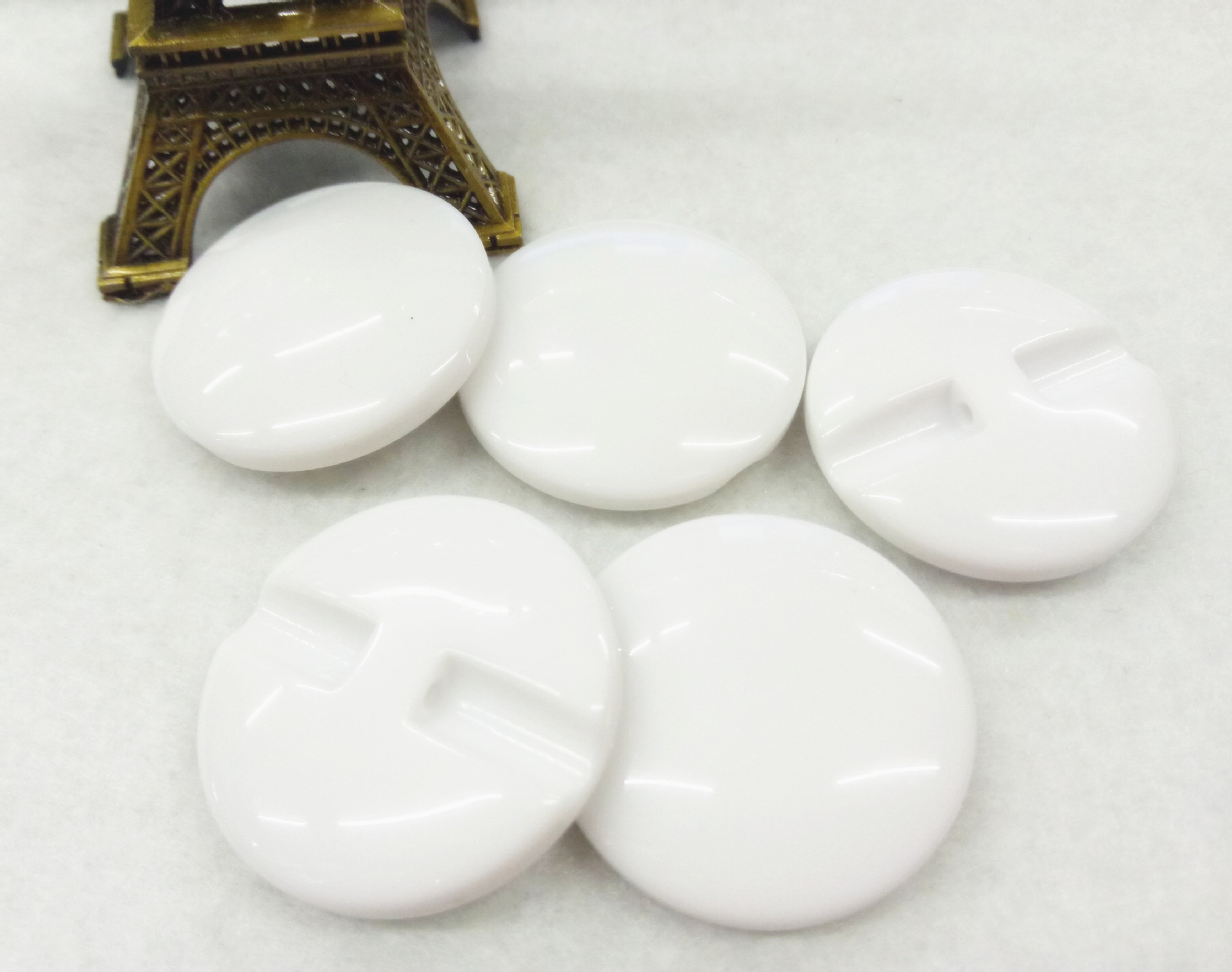 厂家直销 高档暗眼面包树脂纽扣 女士大衣毛衫平面纽扣 任意颜色