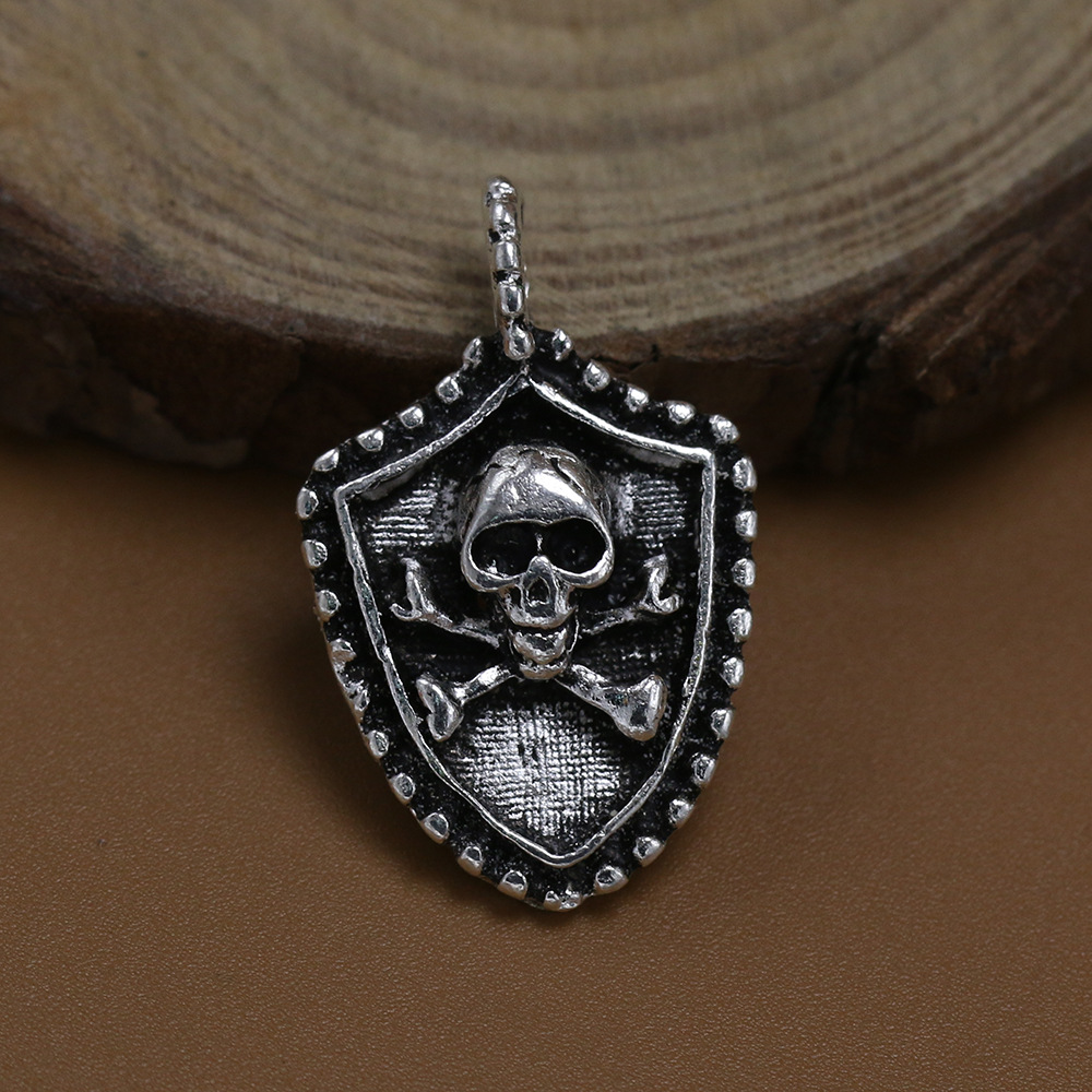 diy饰品配件 批发手工材料配饰 古银色合金骷髅盾牌吊坠 厂家直销
