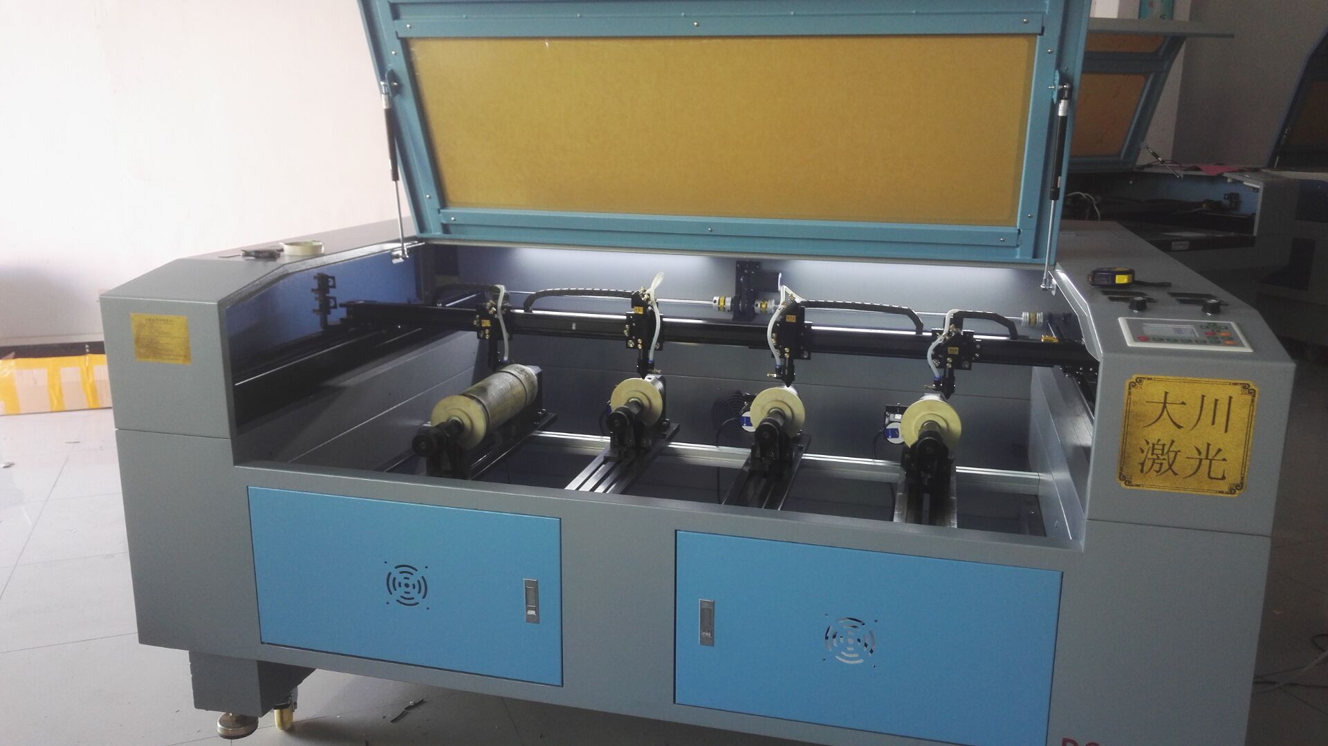 供应四头笔筒竹茶杯雕刻机设备!图