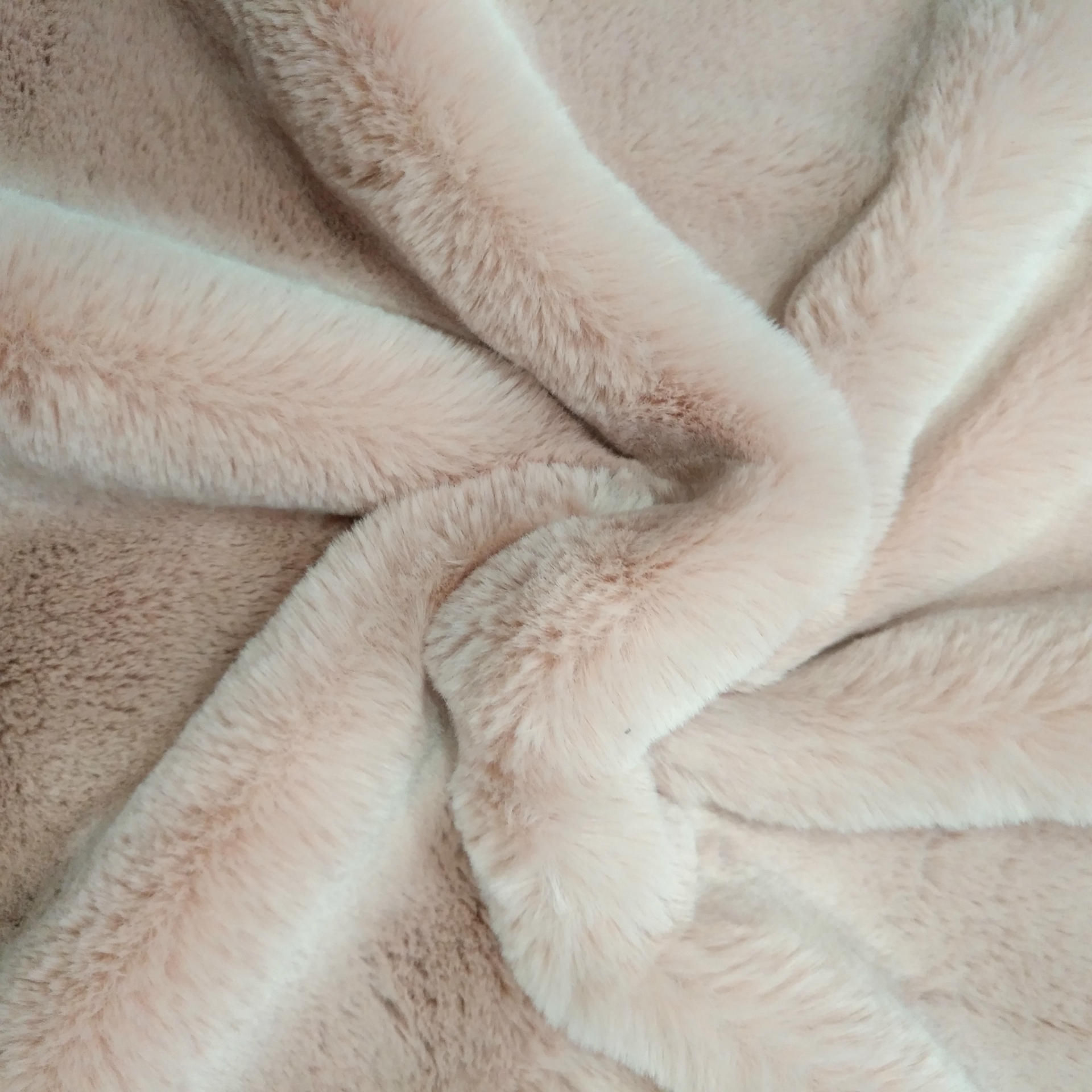 现货供应 1500克经编兔毛獭兔秋冬大衣外套鞋套布料