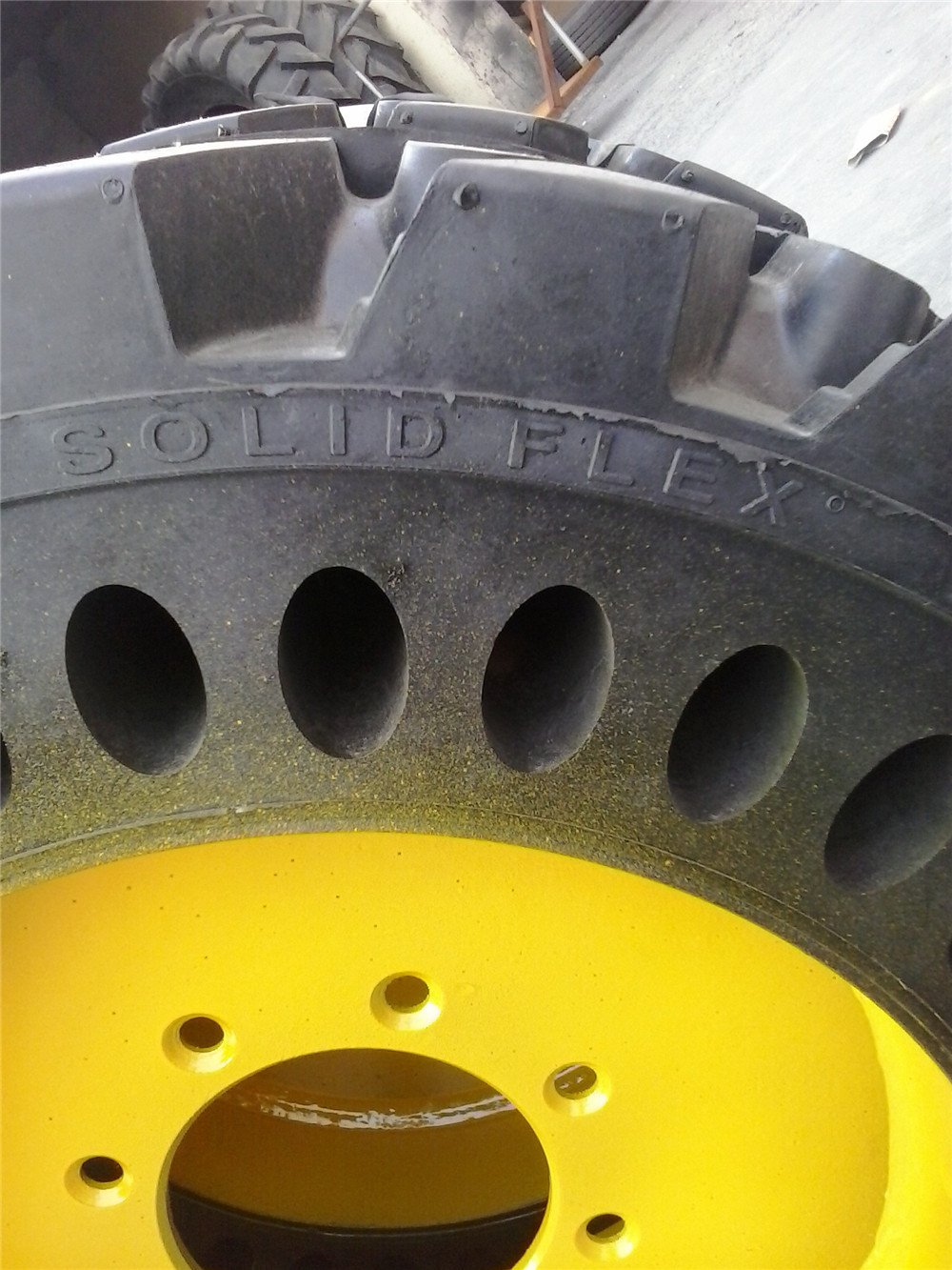 供应一体式实心轮胎10-16.5滑移装载机轮胎