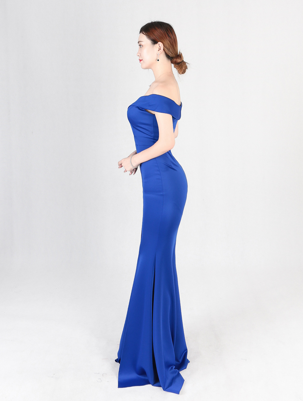 8642-实拍模特-宝蓝-侧身