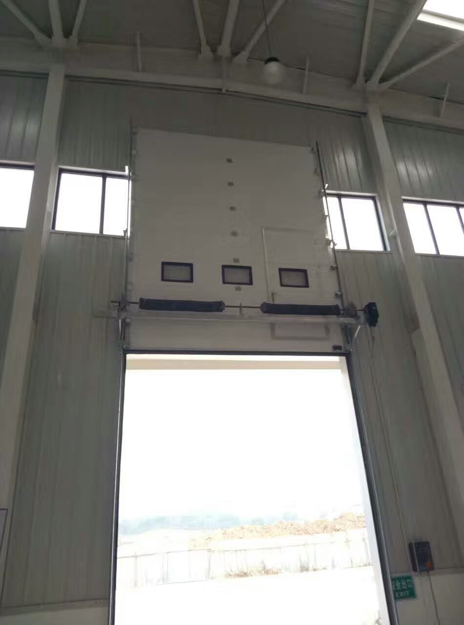 垂直提升门 电动遥控车库滑升门 保温工业门 钢板分段电动提升门