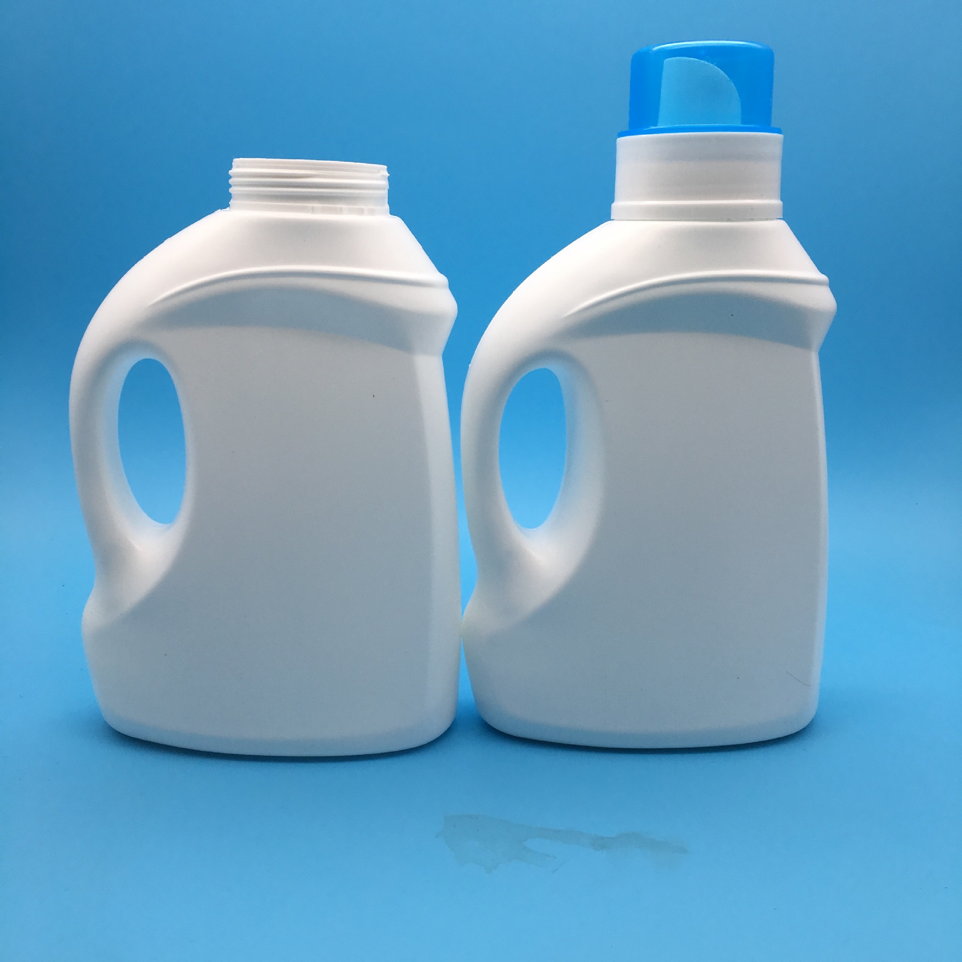 【厂家直销】1l新款带手柄hdpe扁形1000ml洗衣液塑料包装瓶 罐桶