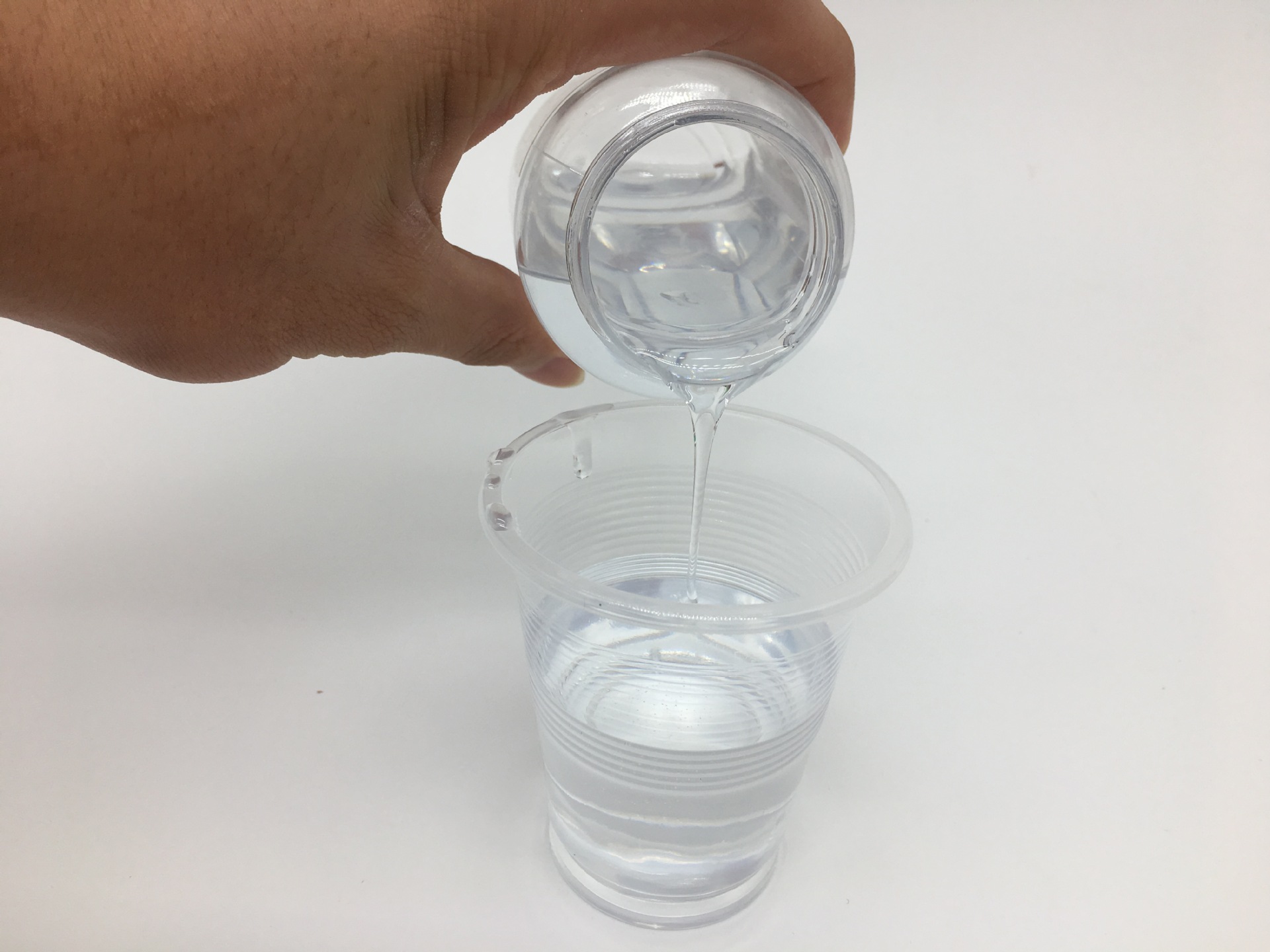 供应diy用水晶滴胶 耐黄变透明灌封胶 易消泡 高硬度树脂ab胶