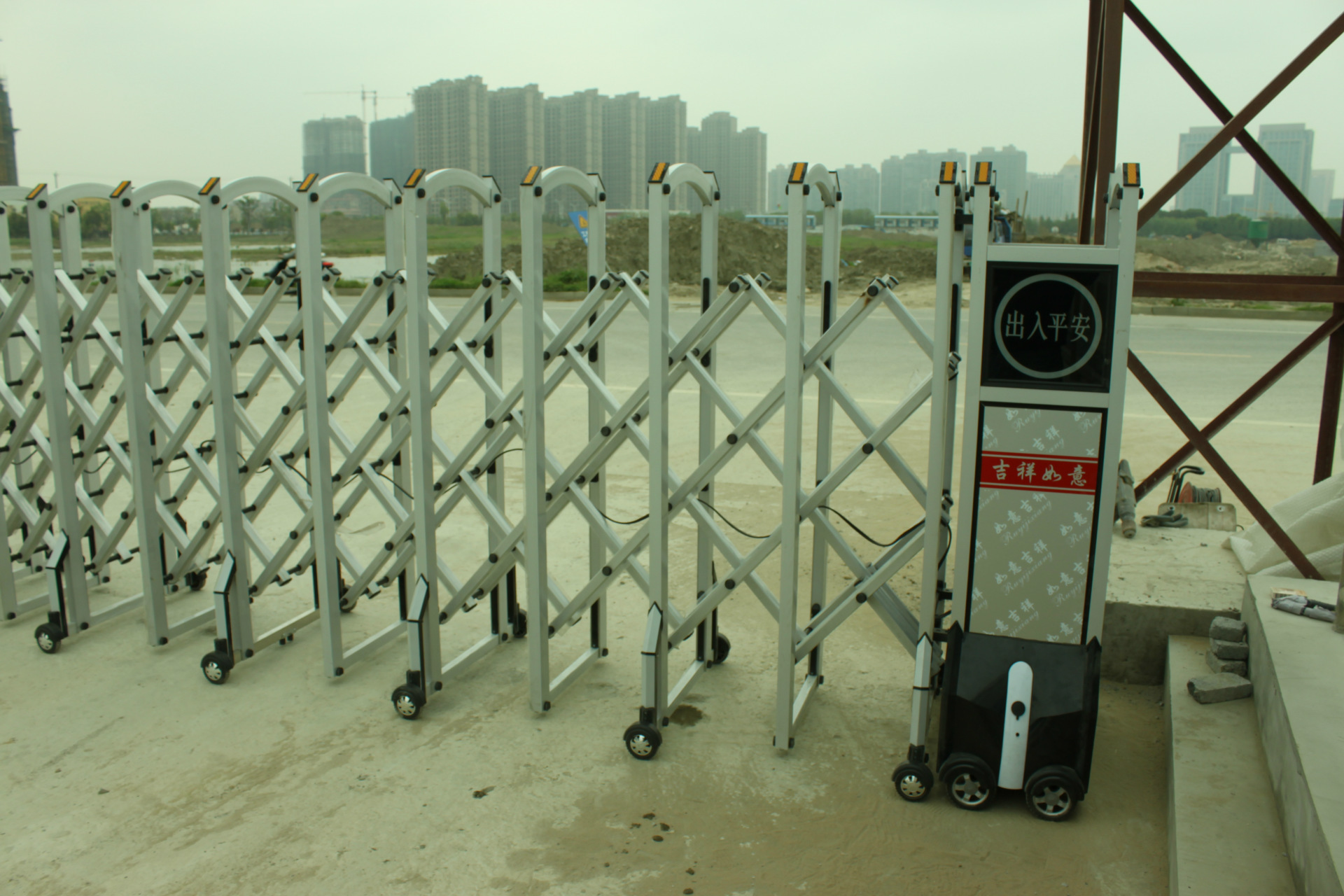 电动伸缩门工厂公共区域大门伸缩门道闸收费系统