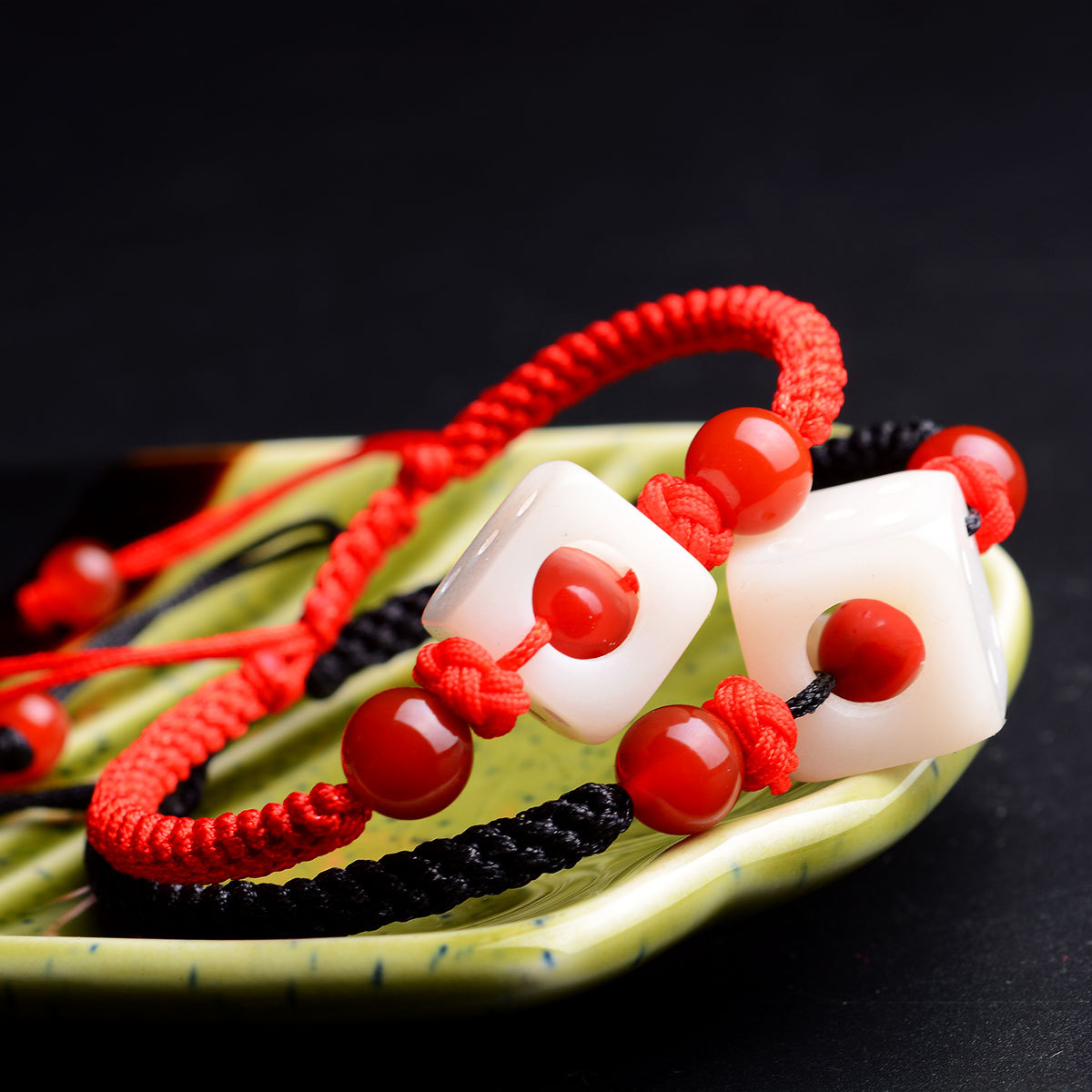 礼品批发玲珑骰子安红豆手链手工白玉菩提相思豆筛子红绳情侣手串