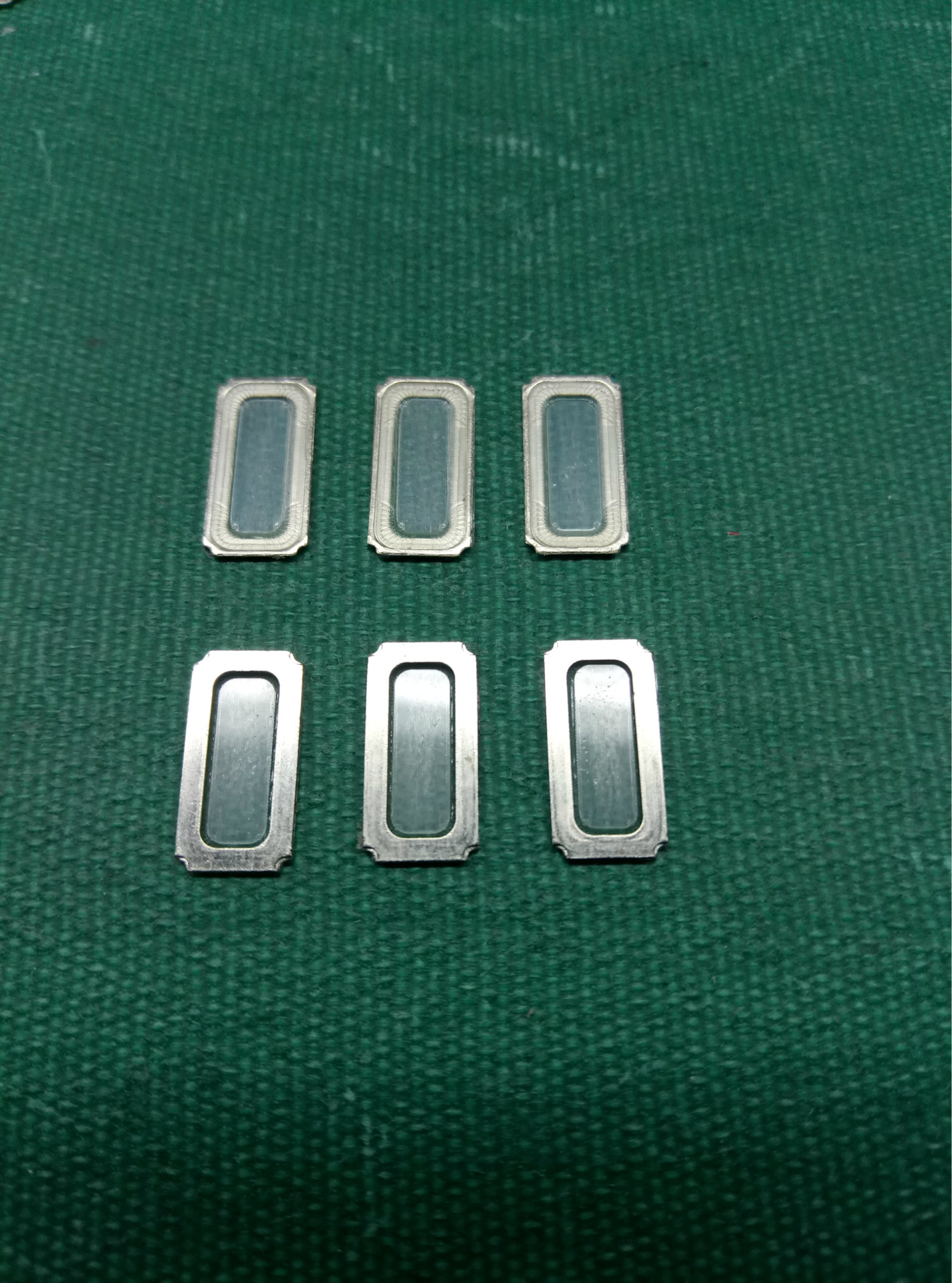 公司拥有专业的电声工程师,引进了先进的日本韩国及台湾的音膜成型