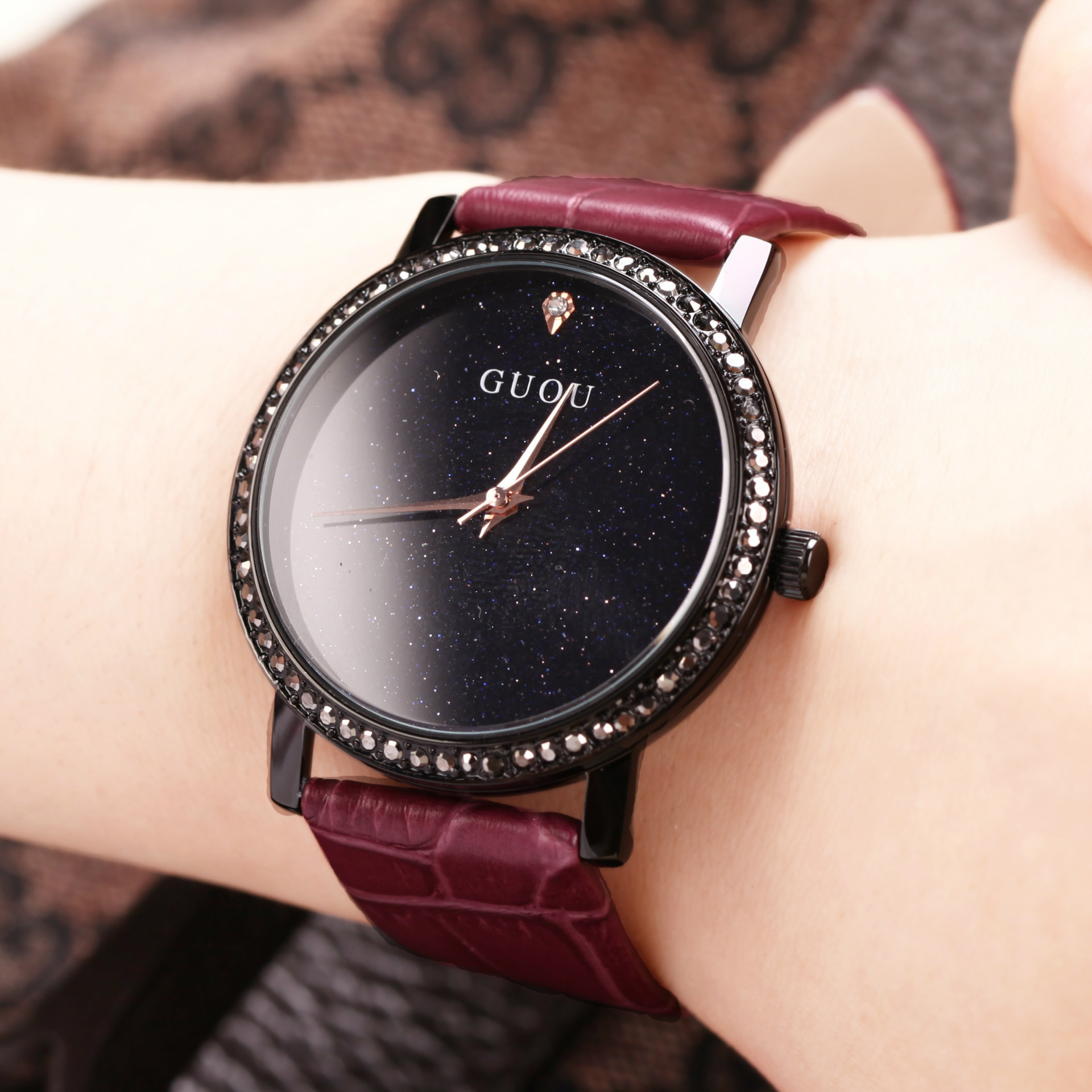 古欧guou手表女士镶钻皮带防水钻表时尚个性学生女表潮代理批发