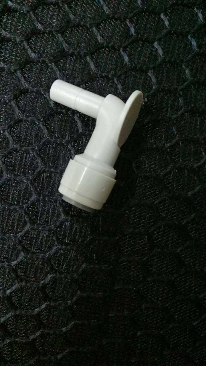 批发2分l型插栓接头 净水器配件接头 卡接净水器专用插栓硬插接头