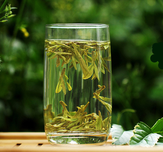不但茶色翠绿而且茶汤更是甘醇香浓,下面看看龙井茶的泡法吧