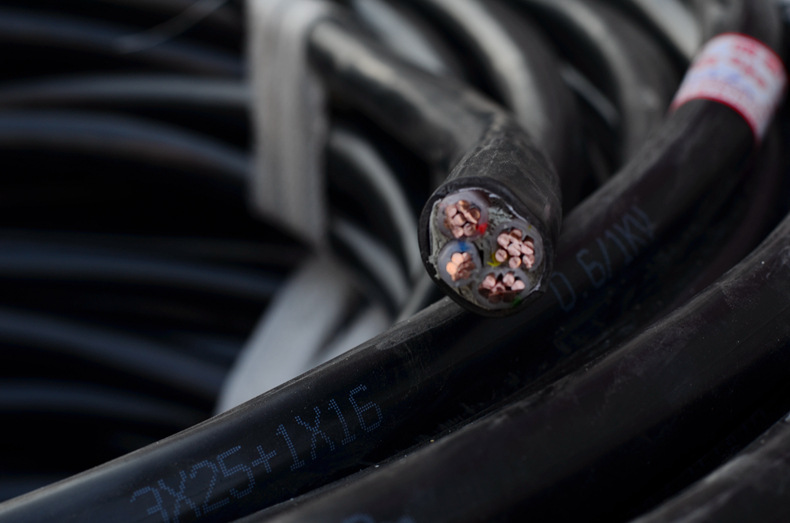 电线电缆4芯5芯电线yjv4*10/16/25/35 1平方三相四线阻燃电力电缆