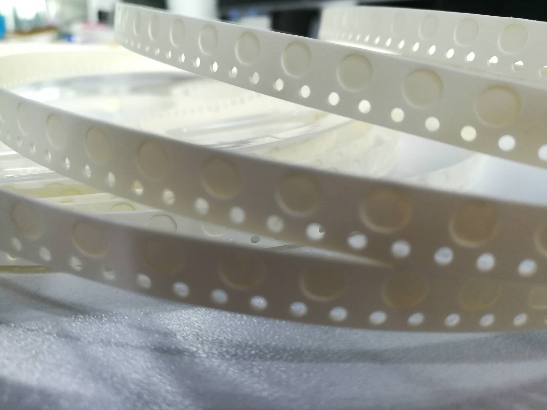 通孔穿孔纸载带工厂定制加工 led 被动元件纸载带 五金冲压件纸载