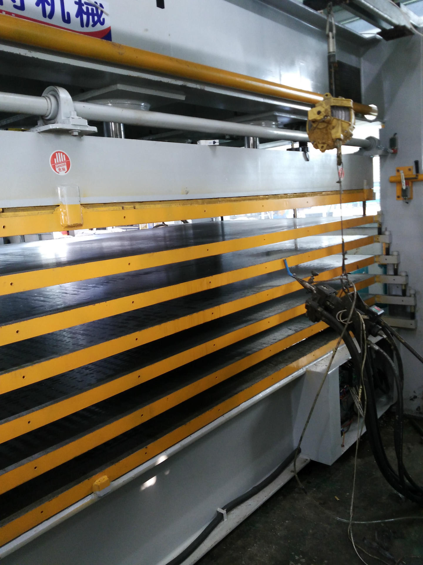 佛山亨力特生产聚氨脂空调发泡板6层压机3200*1400多层定制层压机