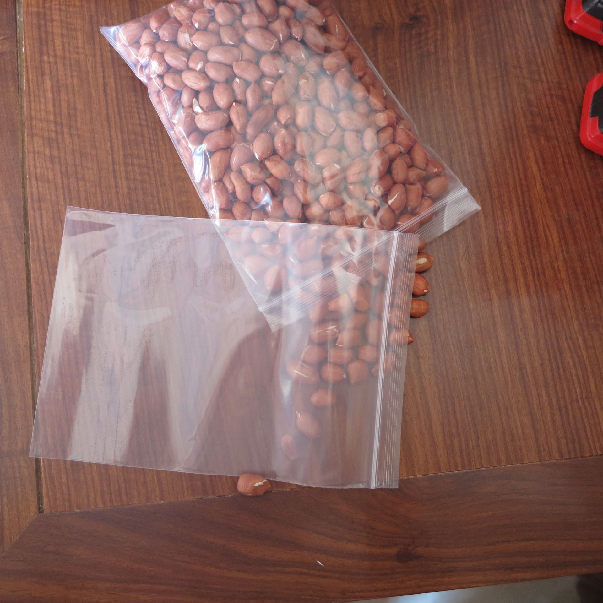 广东省内快递默认为龙邦,偏远地区为汇通,由于地区不同,邮费不同,请亲