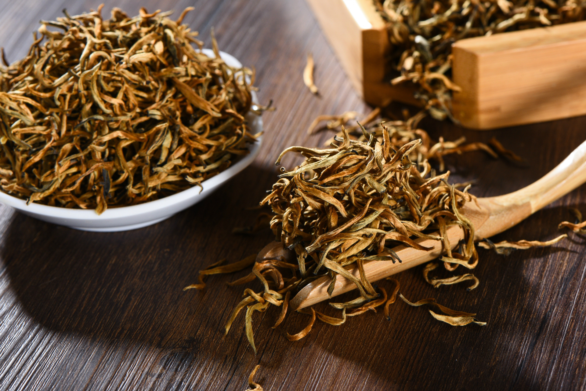 2017年云南凤庆蜜香金芽滇红茶高香野生红茶 云南滇红茶一件代发