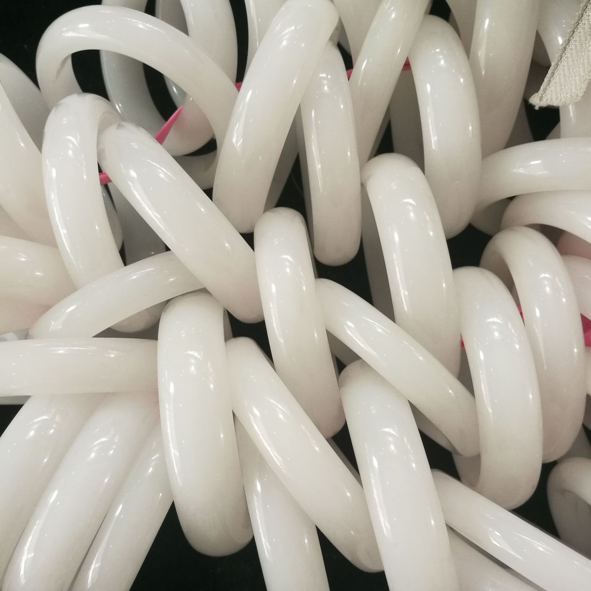 娇美人a货新疆白玉手镯昆仑子玉白玉镯石英岩玉镯子金丝玉手镯