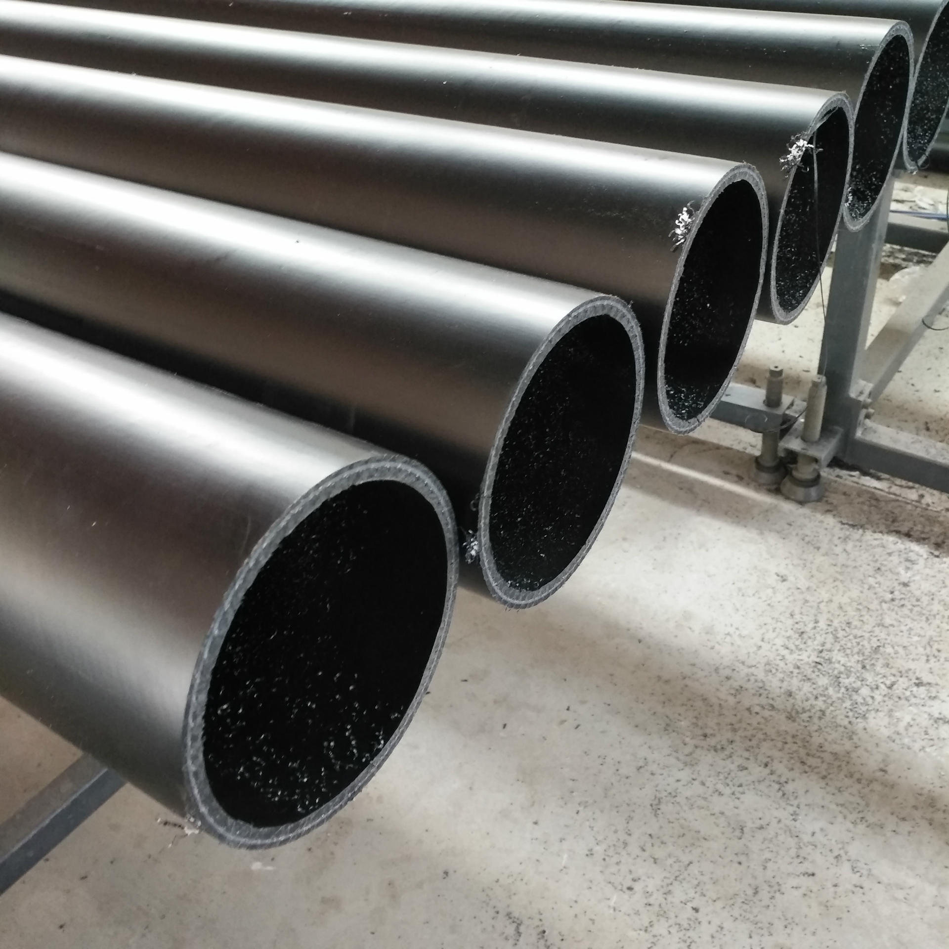 邯郸欣腾达钢丝网骨架pe复合管 邢台黑色pe给水管 消防用管dn160