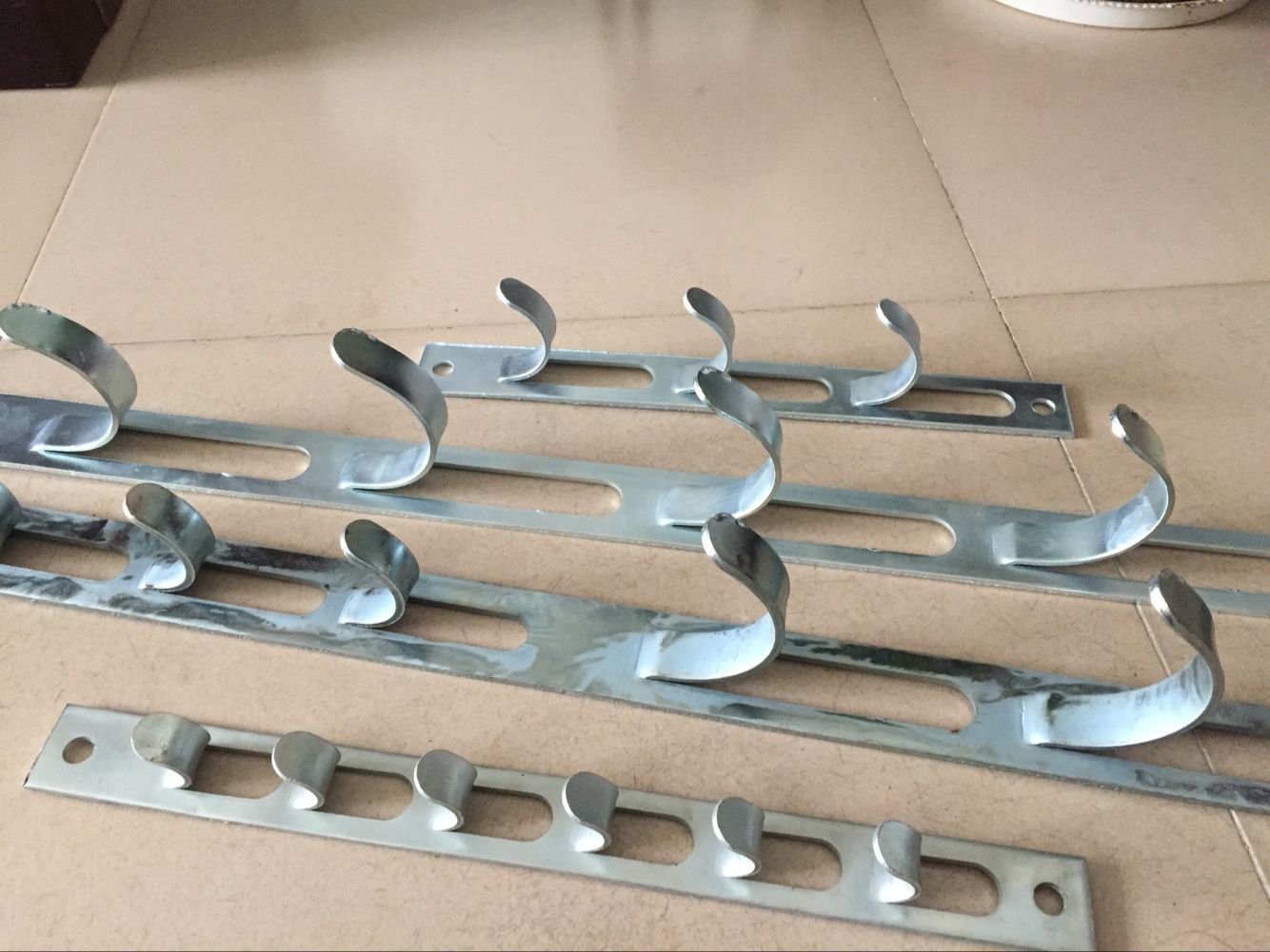 电缆挂钩780*50*5六连钩 安徽霍邱县金属冲压焊接电缆挂钩供应商