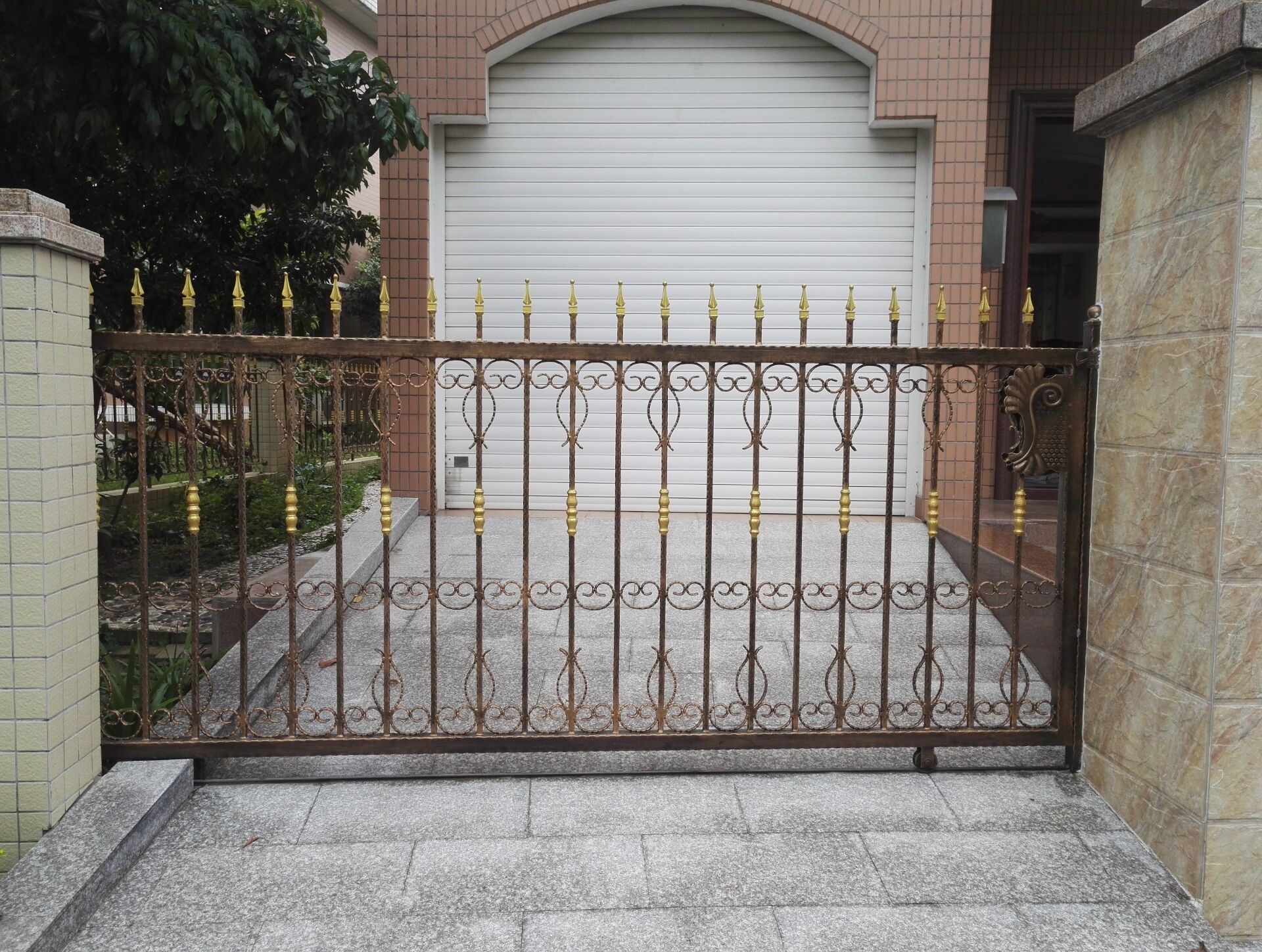 厂家优惠特卖铁艺锌钢大门简单厂区安全门住宅区围墙护栏铁大门