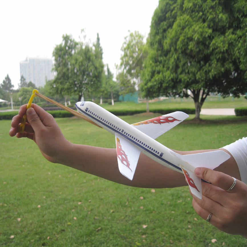 山鹰号 多用途模型滑翔机 手掷航模组装 弹射多功能飞机 拼装客机
