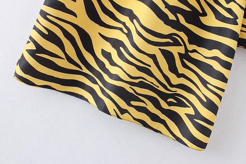 1202外贸批发欧美女装时尚虎纹印花半高领带腰带后露背连衣裙