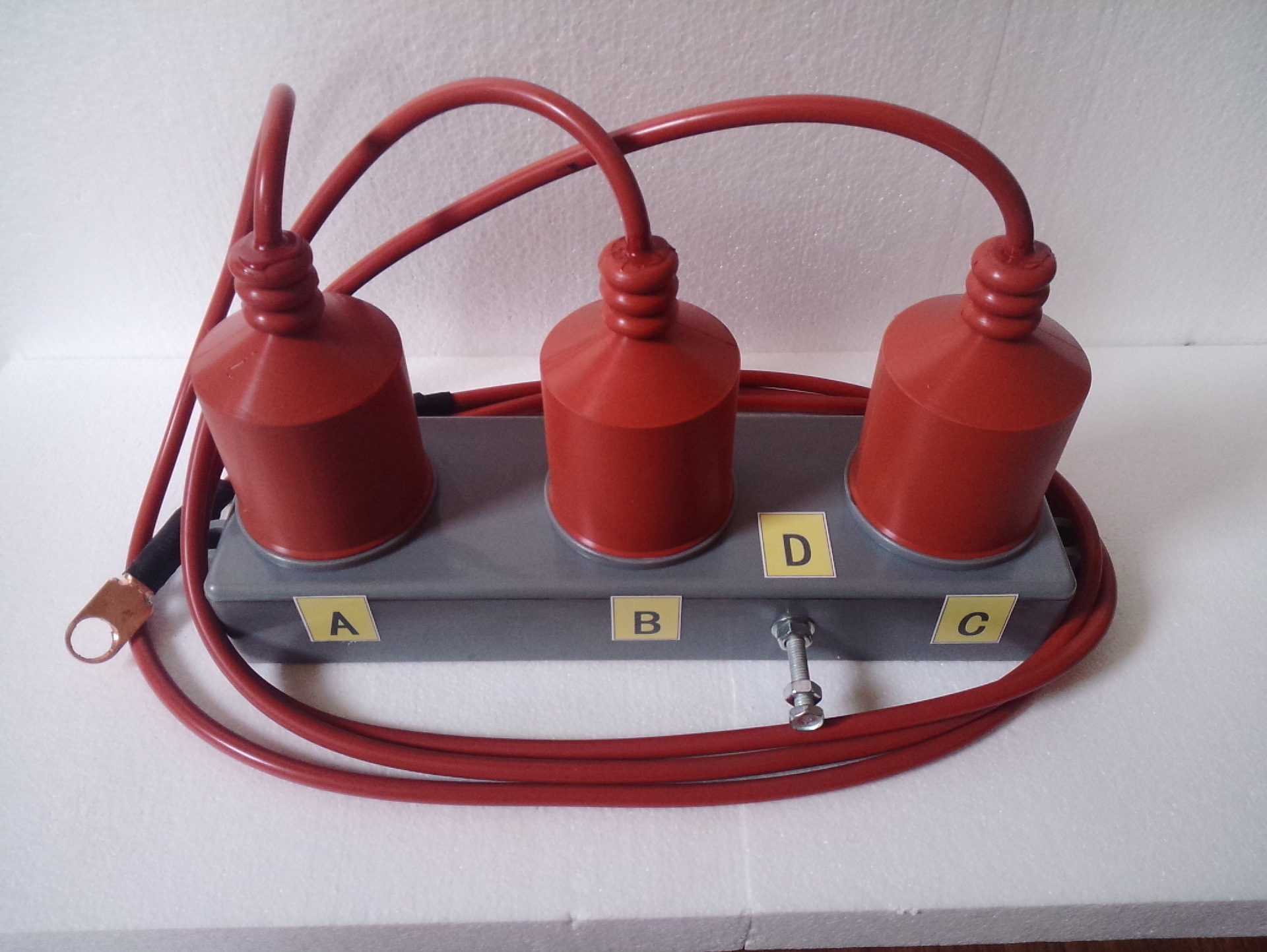 三相过电压保护器