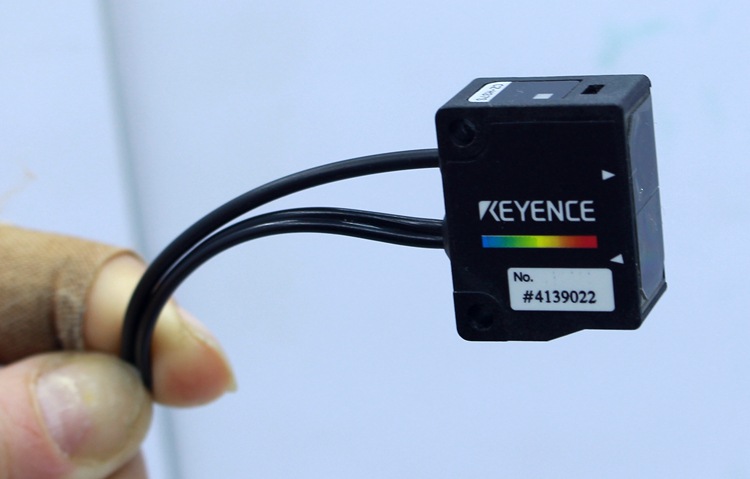 cz-h37s keyence基恩士色彩识别三色原装正品 cz-h37s颜色传感器