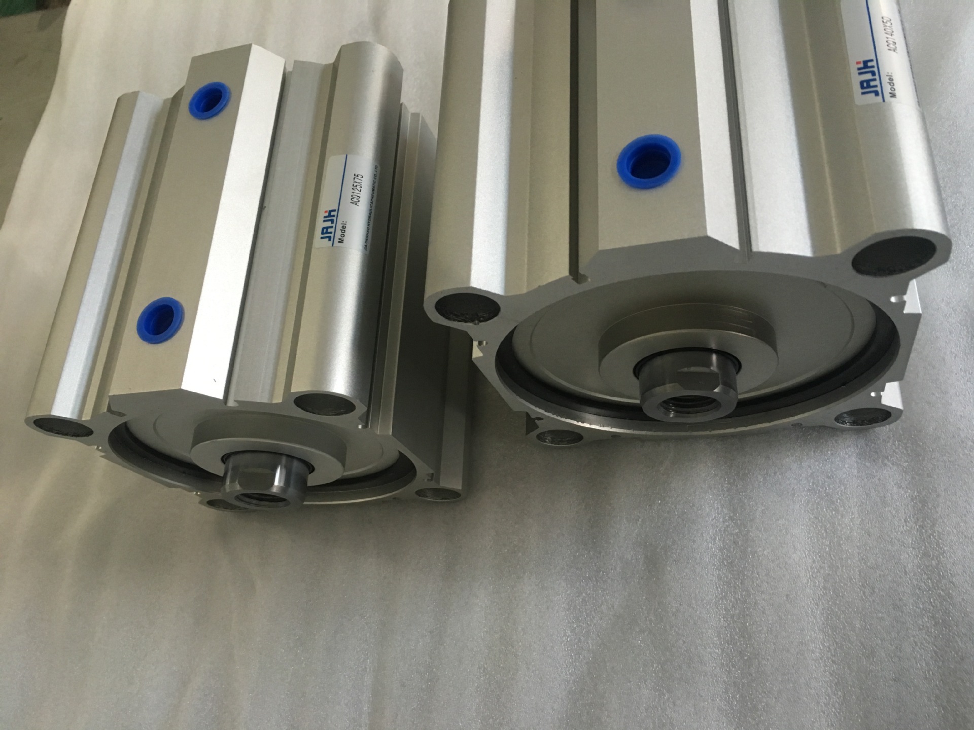 厂家直锁气动元件smc型薄型气缸cq2b200x40附磁可调气缸一只起订