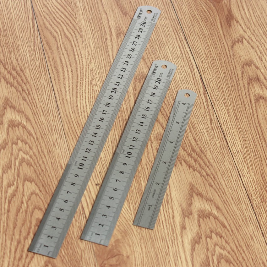 1厘米实物尺寸:宽2.2厘米长度32.5厘米品牌:博才商品名称:博才钢尺.