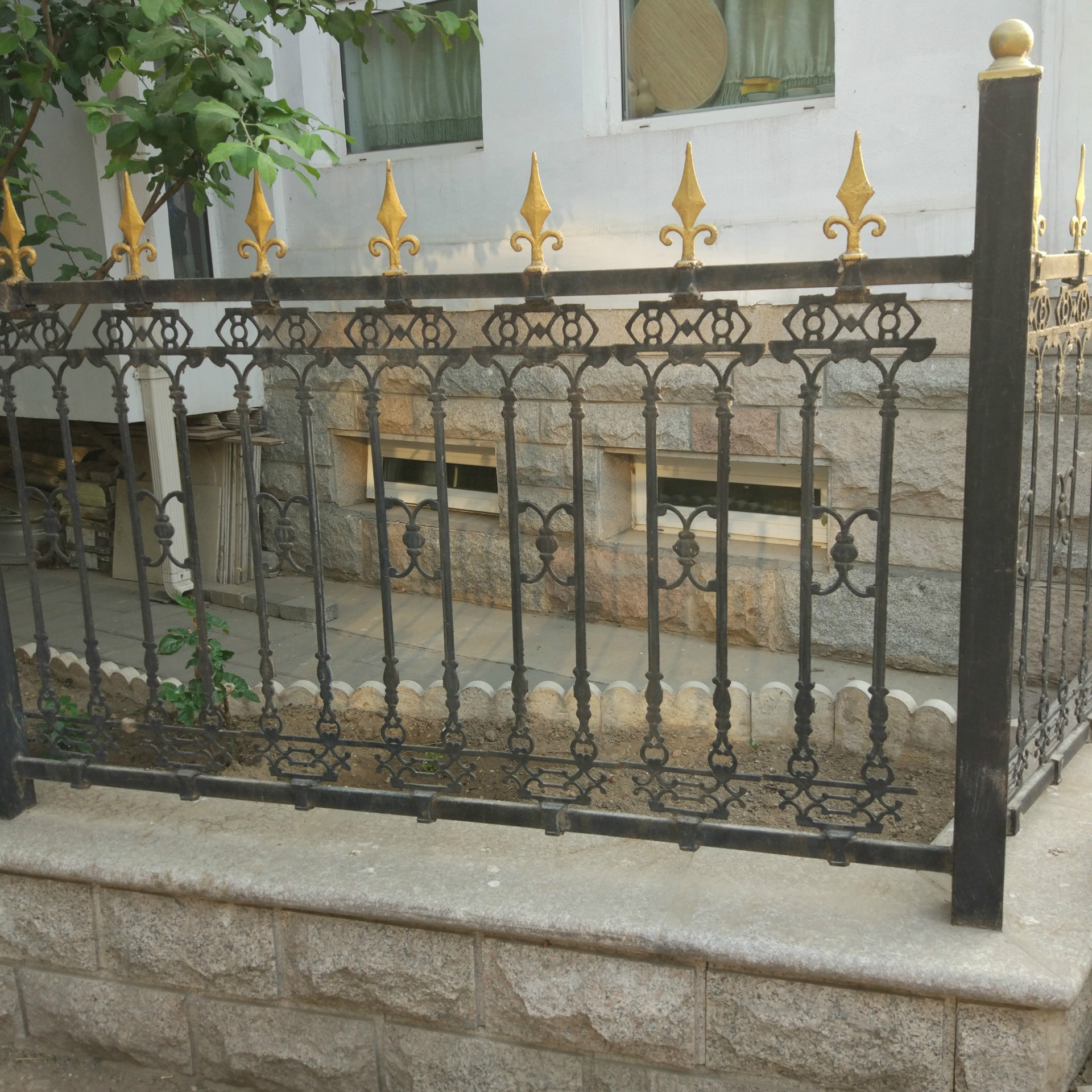 厂家定制喷塑锌钢护栏小区庭院铁艺栏杆防锈坚固耐腐铁艺围栏铸铁钢