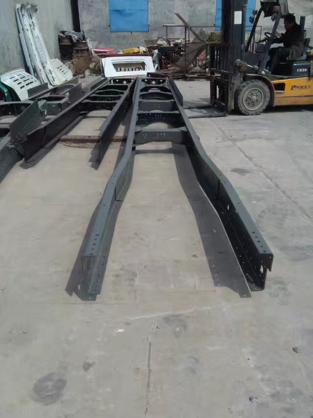 重汽豪沃车架大梁副梁铸造横梁