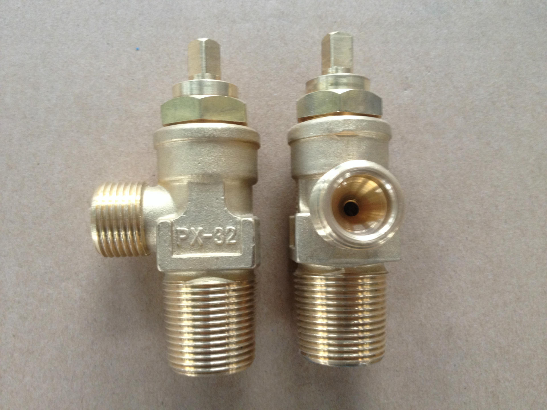 px-32型联结式氩气瓶阀