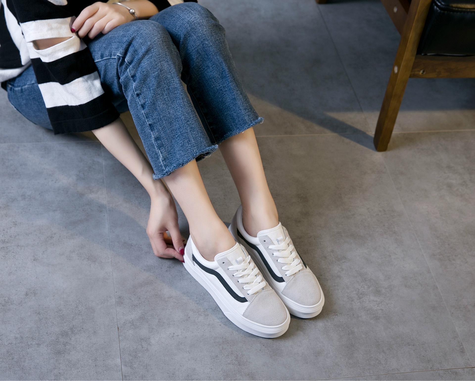 真皮休闲平底学院简约板鞋拼色街拍运动百搭韩版新款舒适系带女鞋