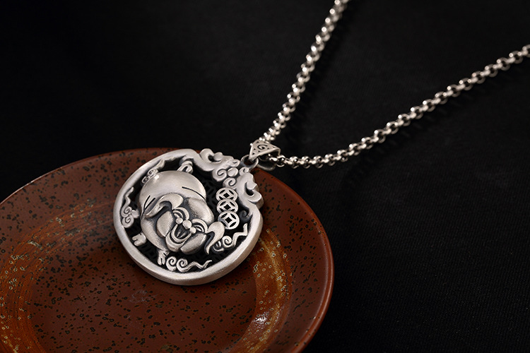 壹鹿银s990足银复古招财纳福猪吉祥吊坠纯银百搭男女仿古挂坠批发