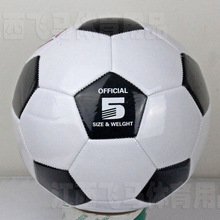 足球厂家 亮面发泡PVC4号5号黑白足球校园学生比赛训练机缝球