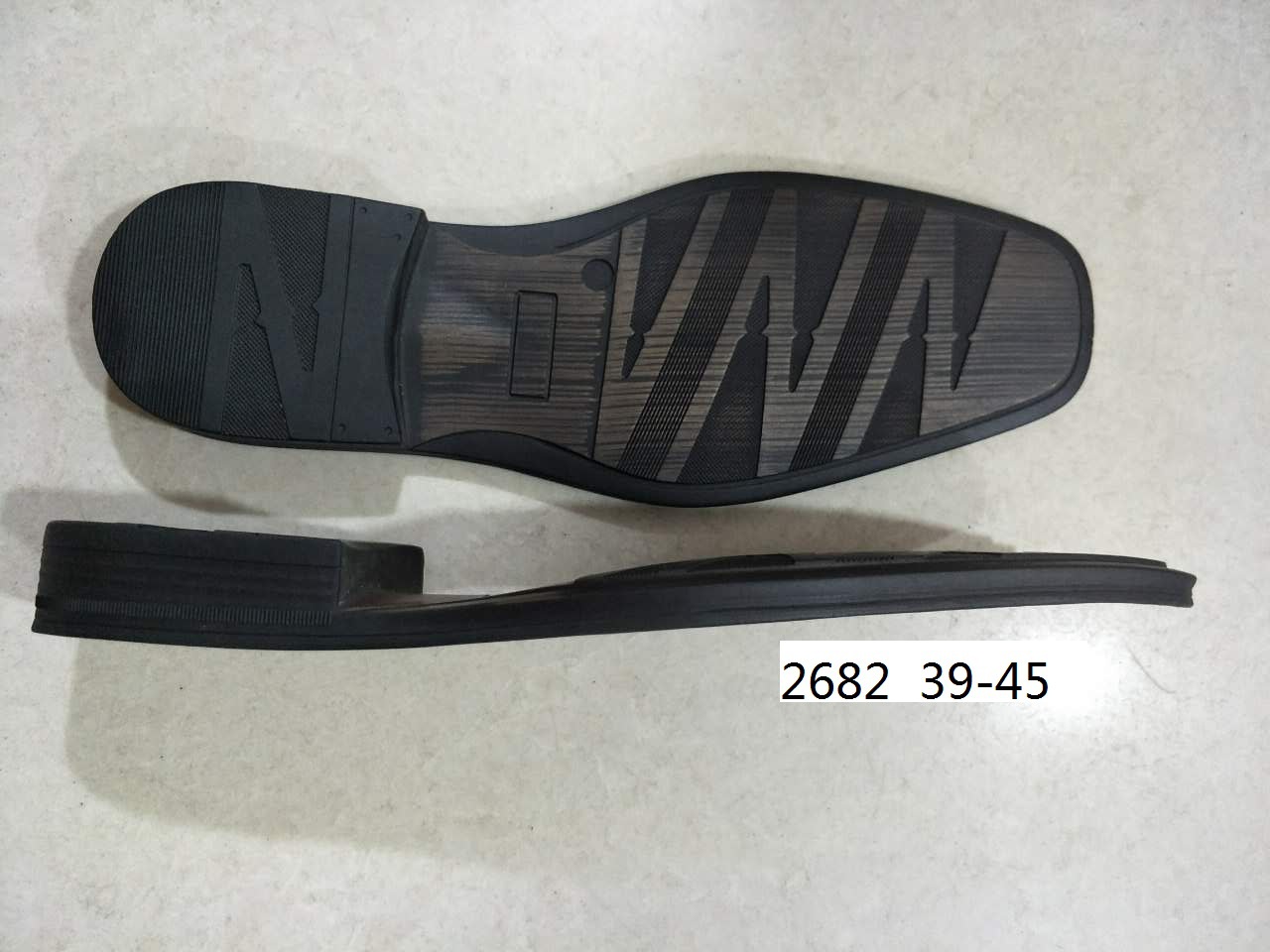 厂家原日顺直销批发新品上pvc成型底休闲牛筋鞋底外贸皮鞋底tpr