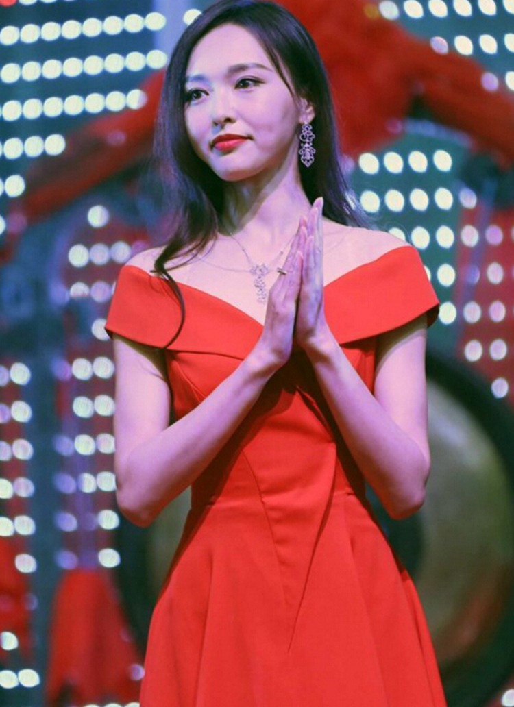 2018秋冬新款唐嫣同款露肩女装红一字领修身年会礼服连衣裙62477