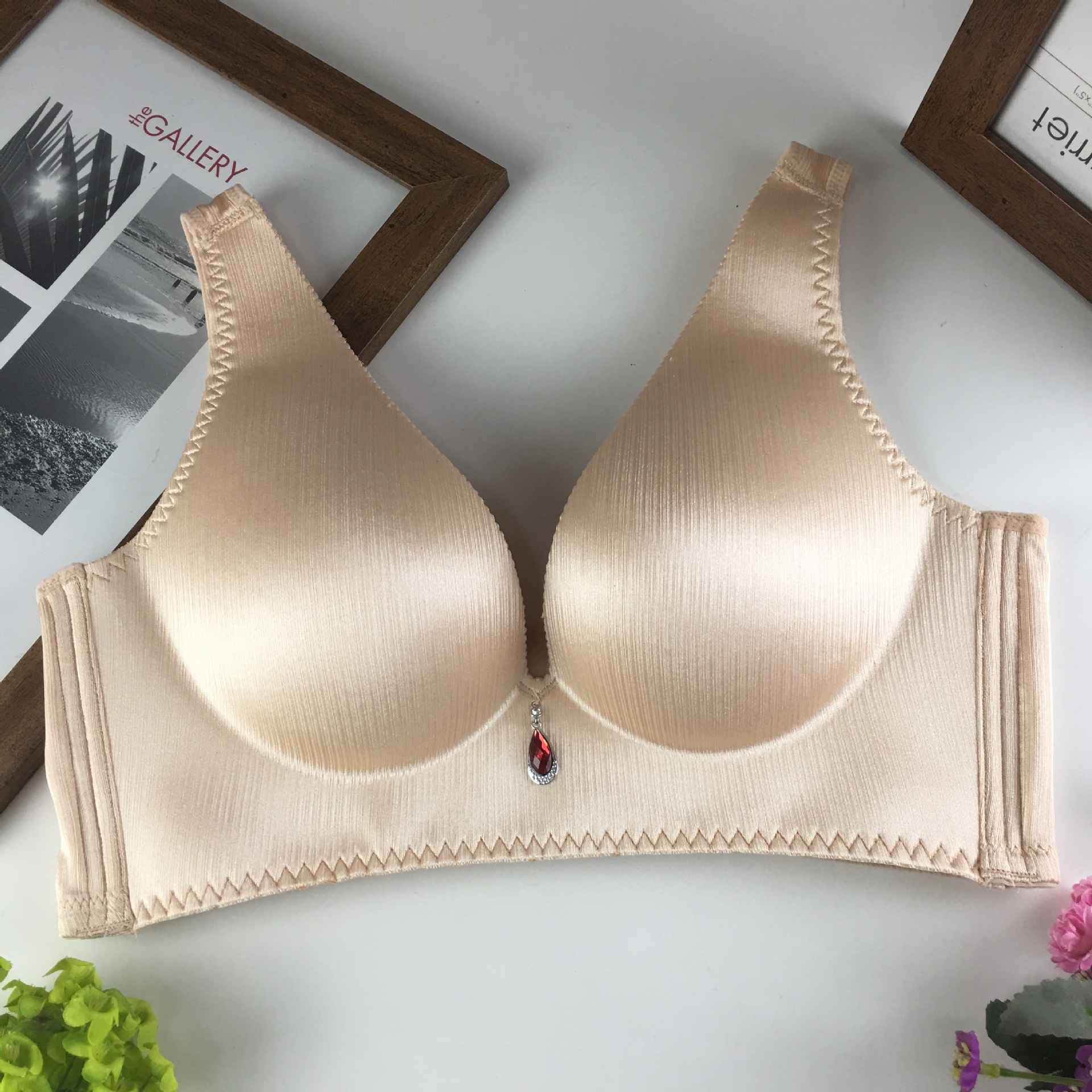 一片式无痕聚拢文胸 热销拉丝款 无钢圈背心款内衣批发814