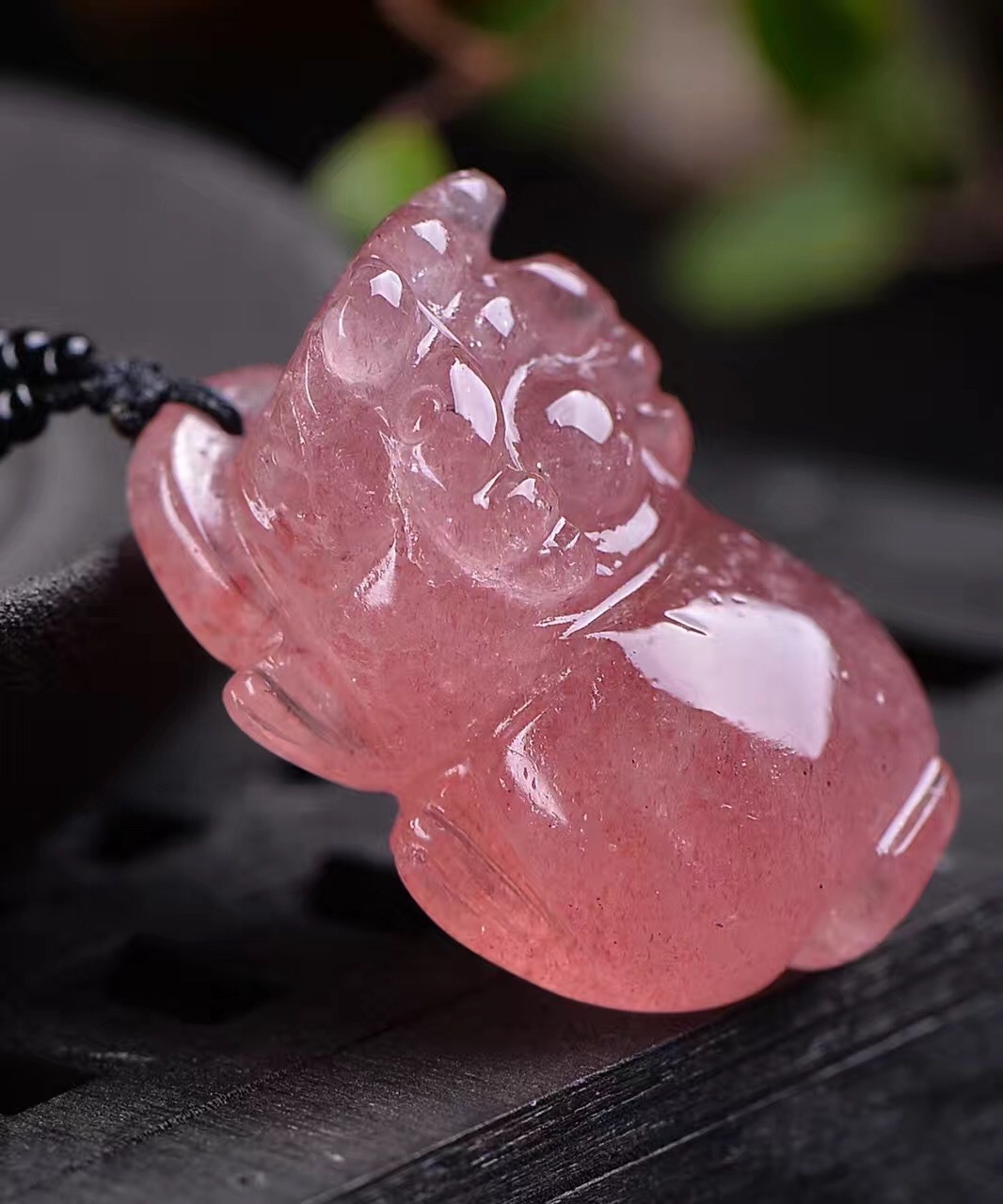 厂家直销热卖天然红草莓晶貔貅吊坠项坠毛衣链两用款男女饰品