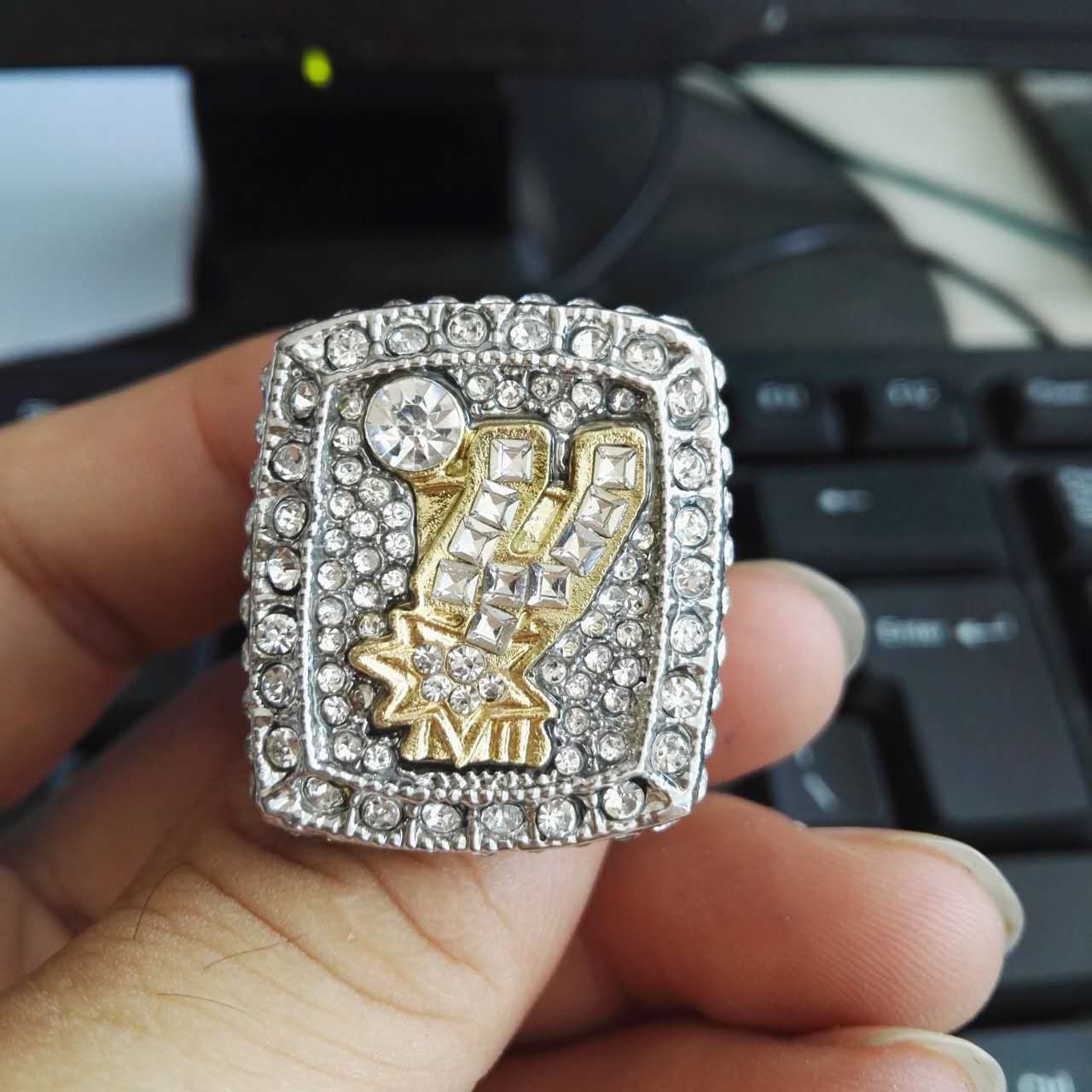 欧美nba2014圣安东里奥马刺队总冠军戒指